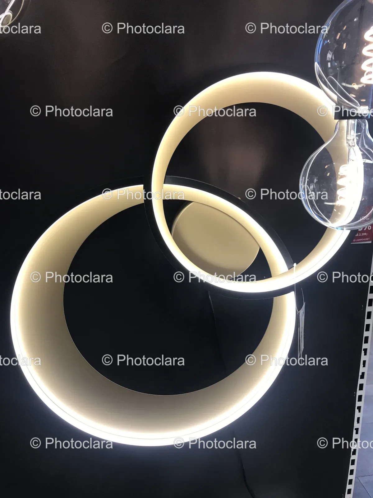 Elegant-Light-Fixture-with-Concentric-Rings.jpg