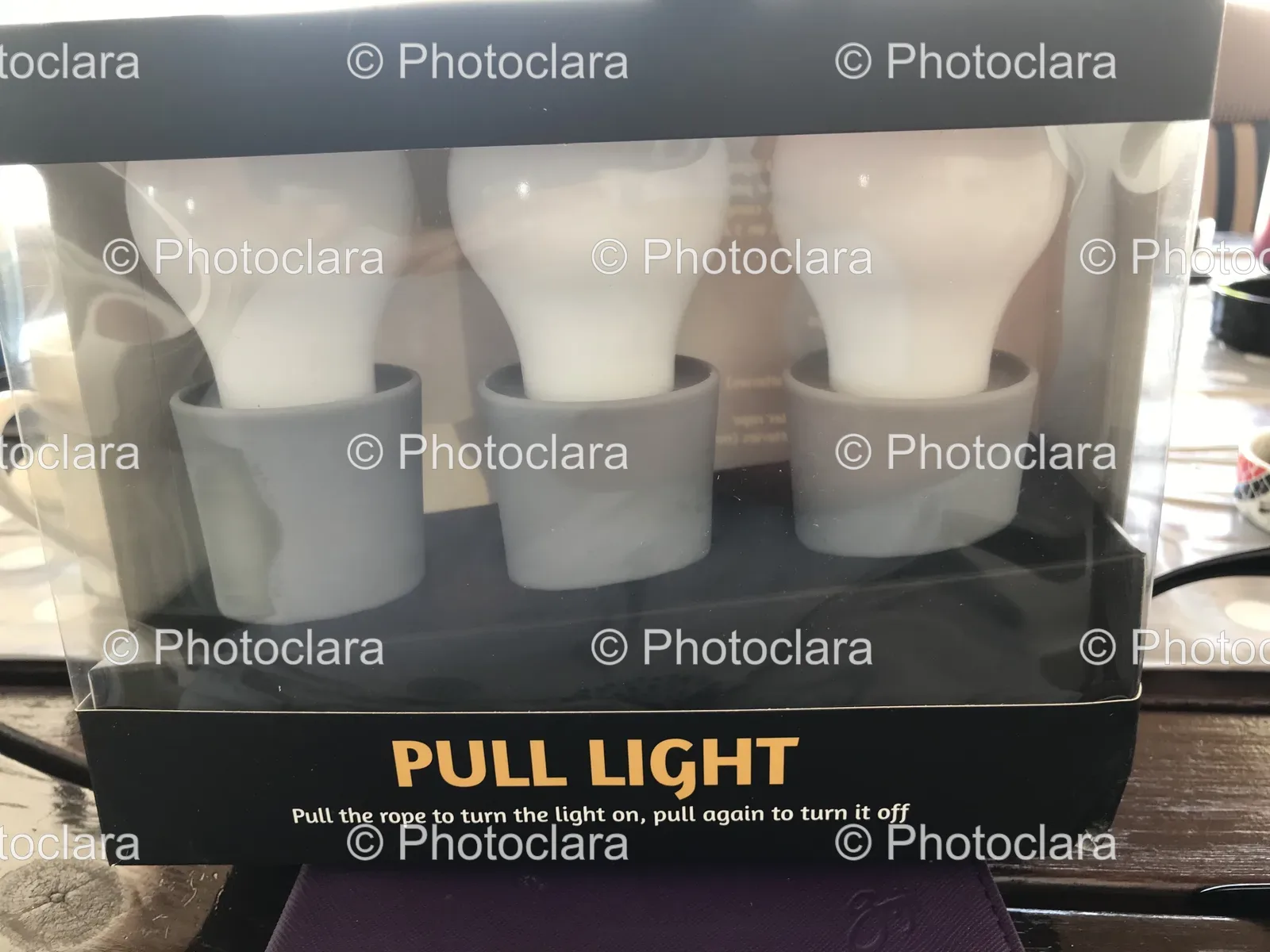 PULL-LIGHT-Light-Bulb-in-a-Box.jpg