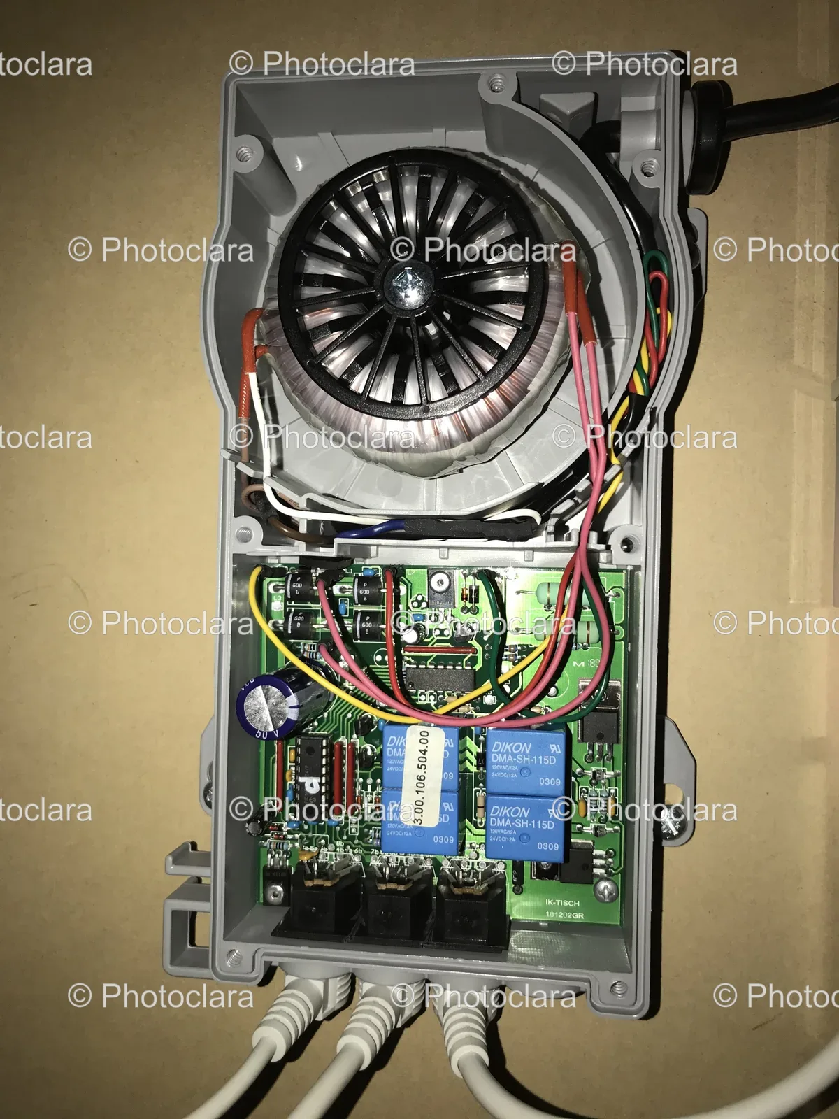 grey-device-with-wires-and-fan.jpg
