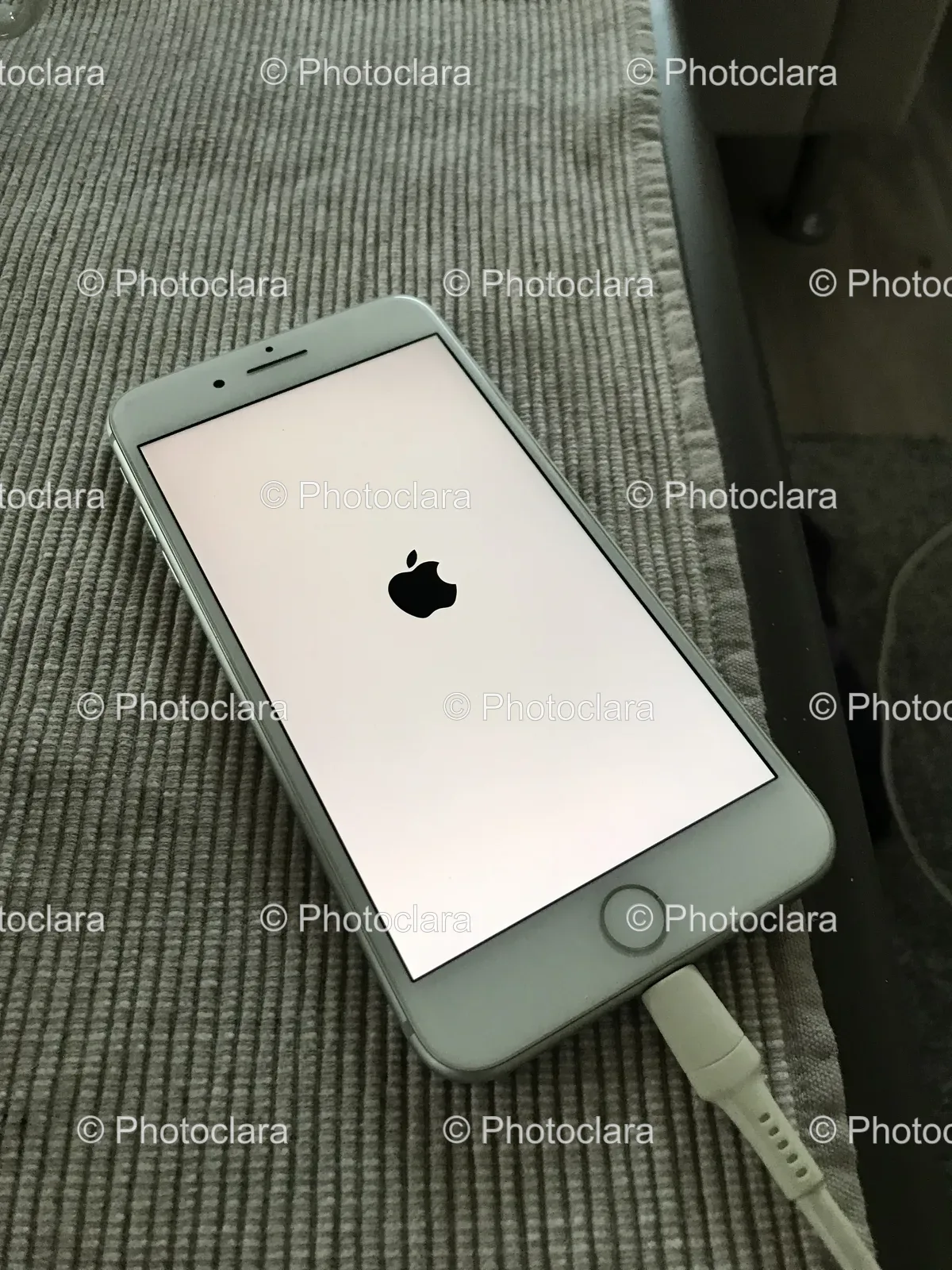 sleek-white-smartphone-on-floor.jpg