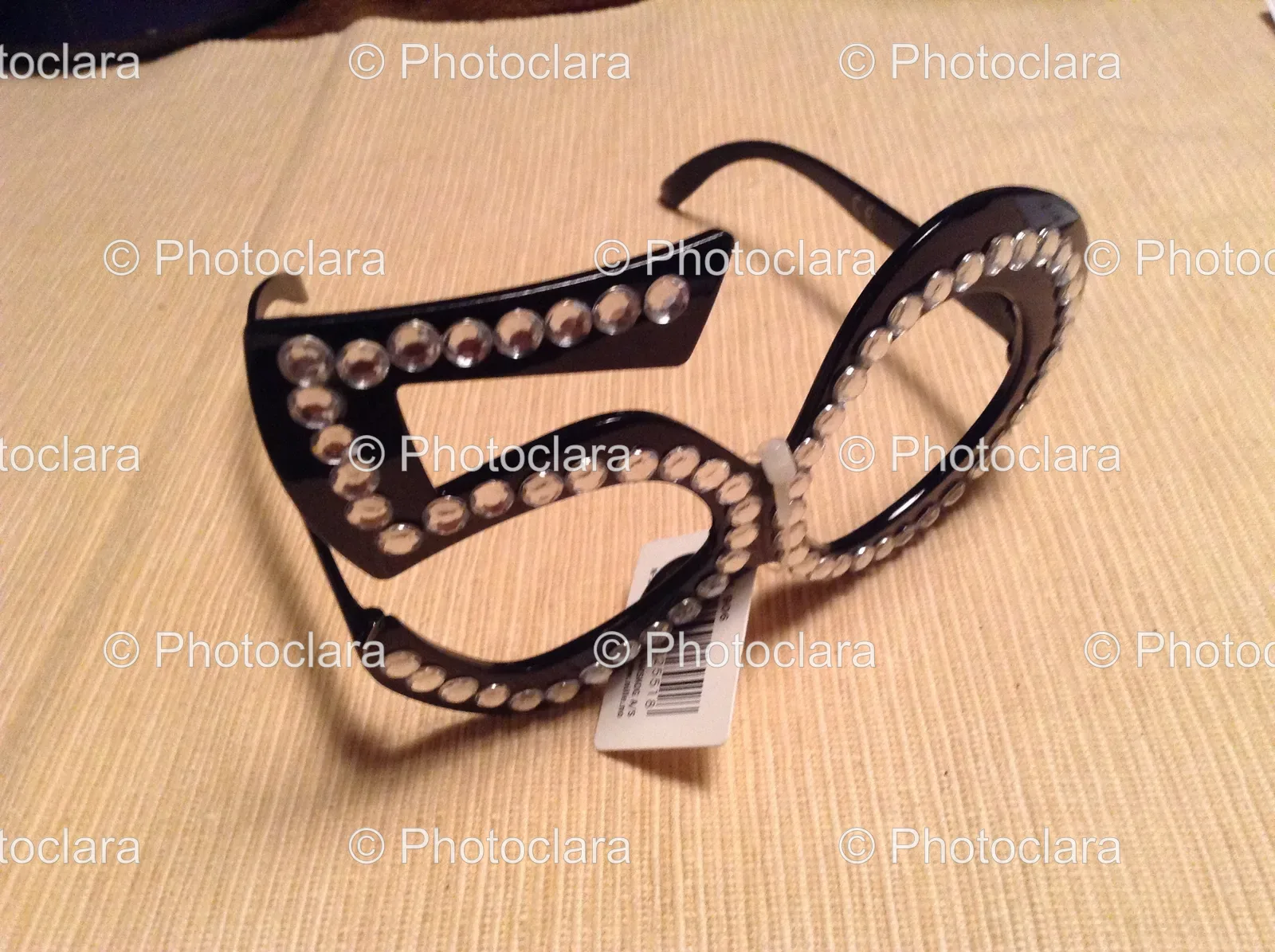 black-sunglasses-with-rhinestones.jpg