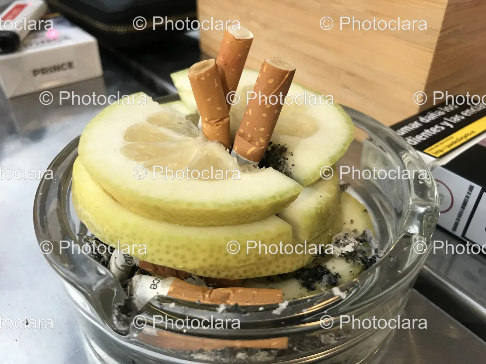 glass-ashtray-lemon-slices-cigarettes.jpg