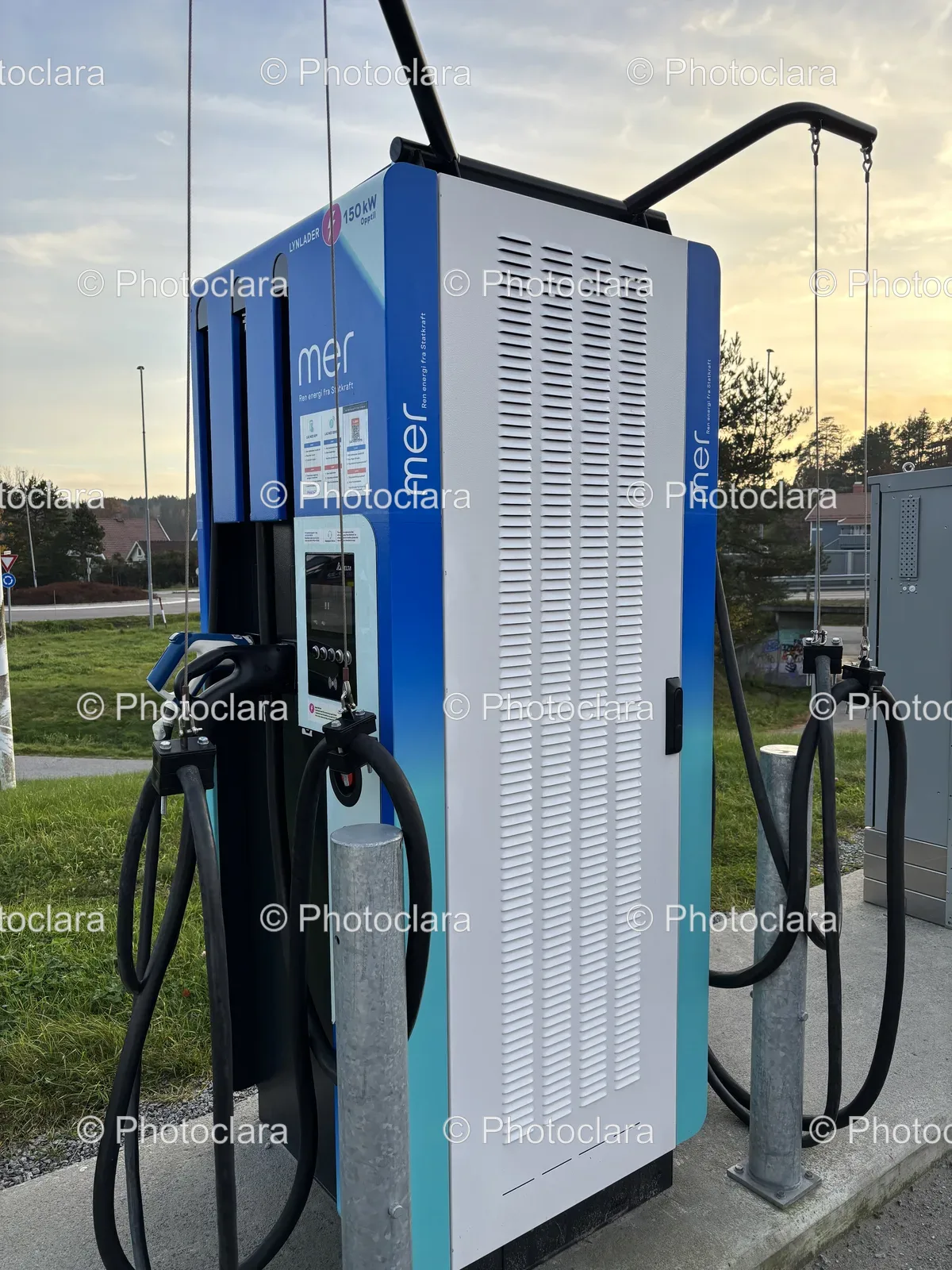 Modern-Fuel-Dispenser-with-Lynlader-150KW.jpg