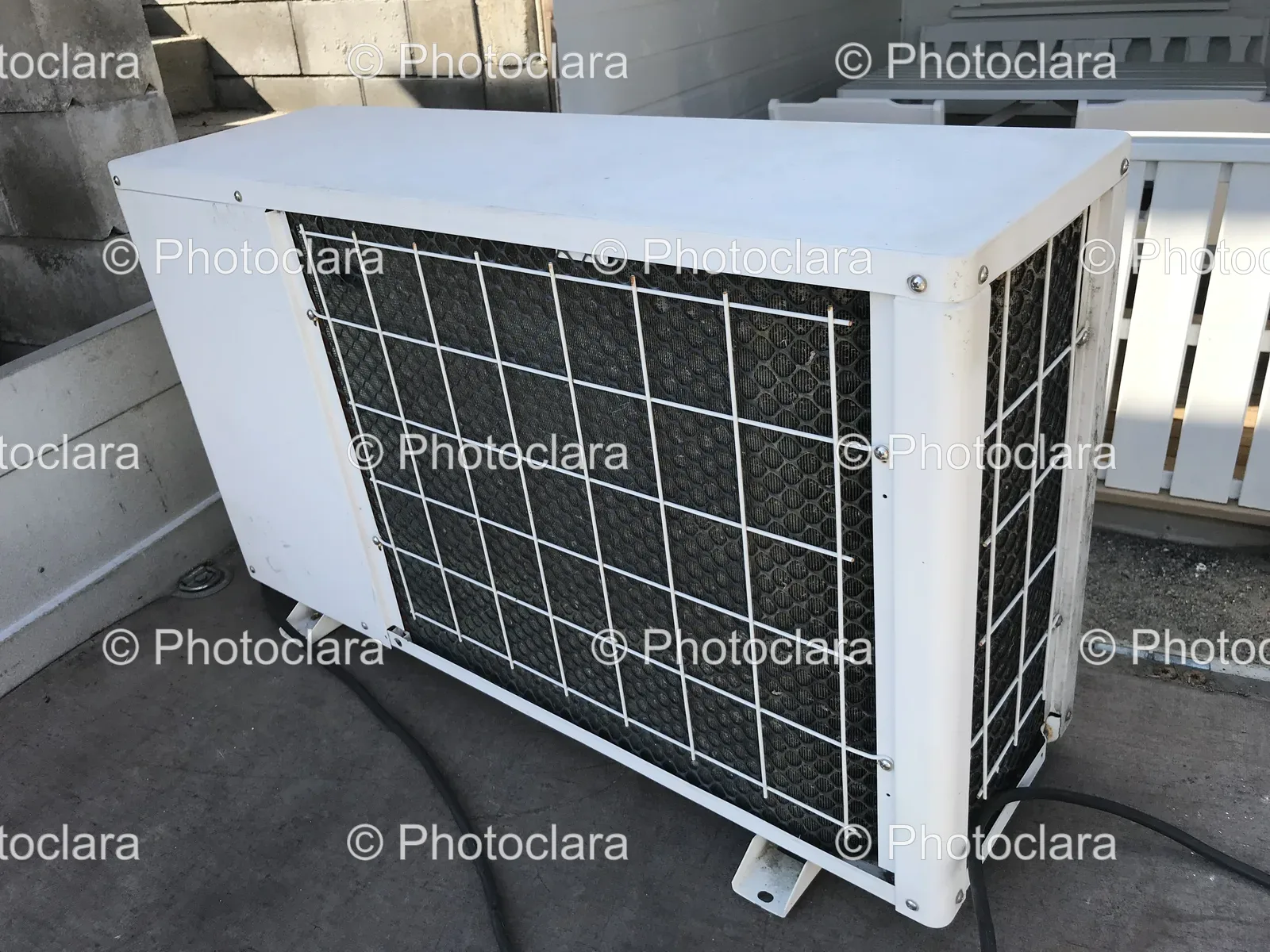 white-box-with-wire-mesh-on-top.jpg
