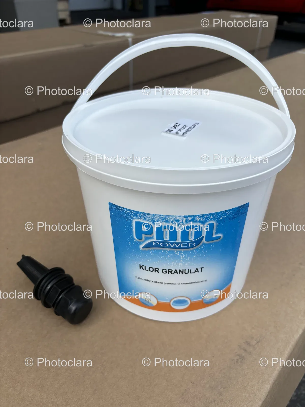 White-Bucket-With-Lid-And-Black-Cap.jpg