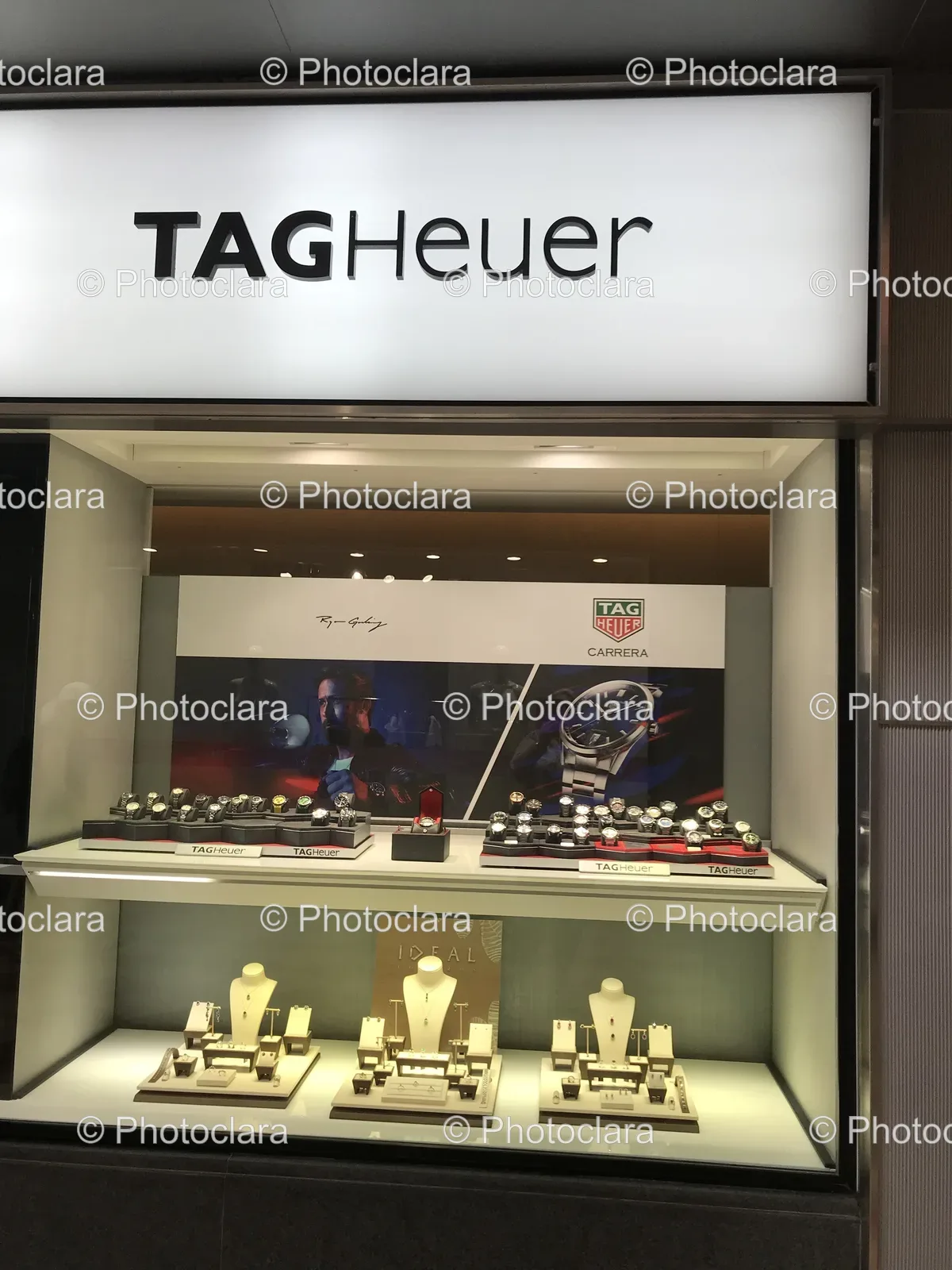 Elegant-Jewelry-Display-Retail-Store.jpg