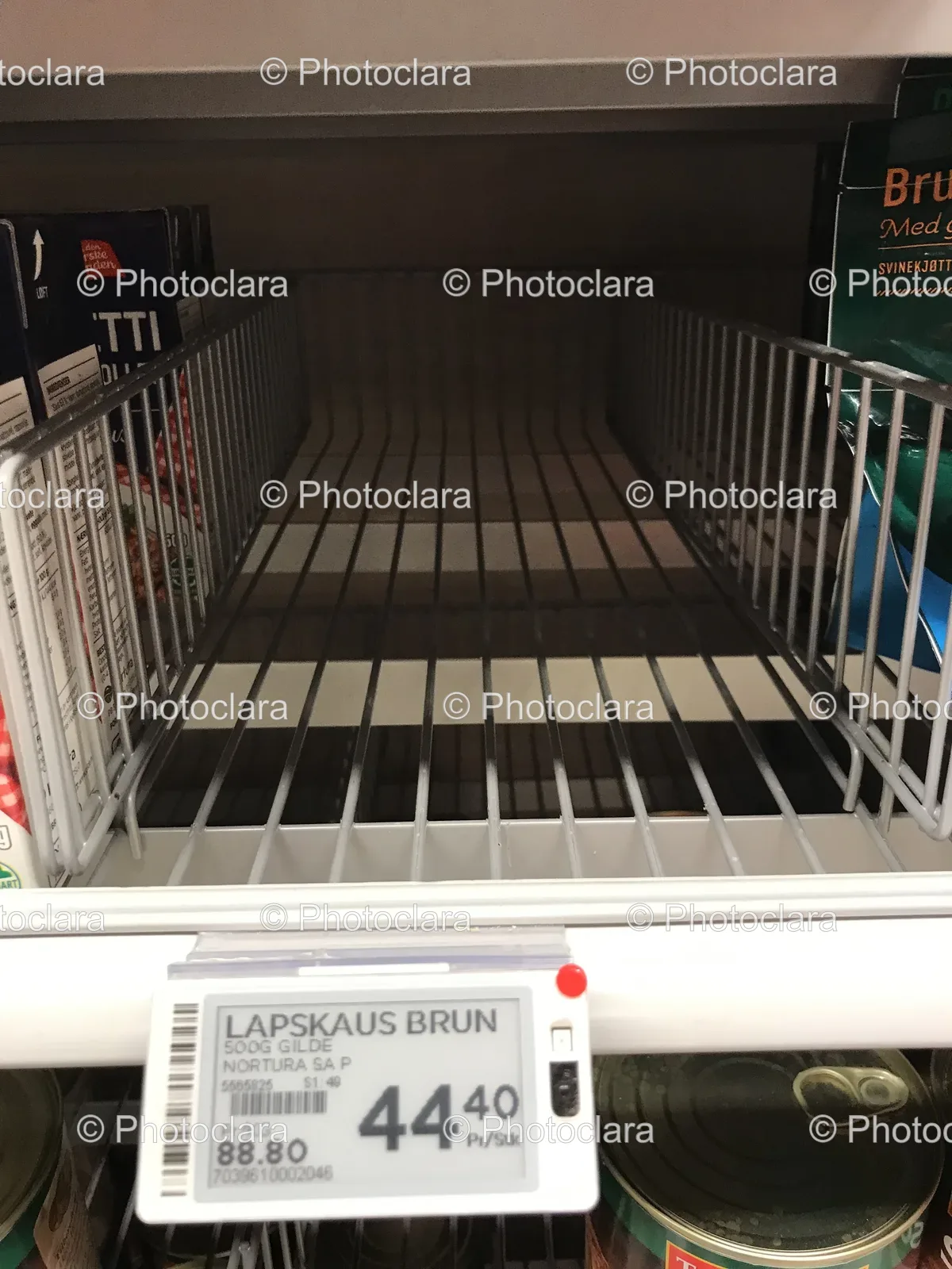 Shelf-with-Price-Tags-in-Retail-Display.jpg