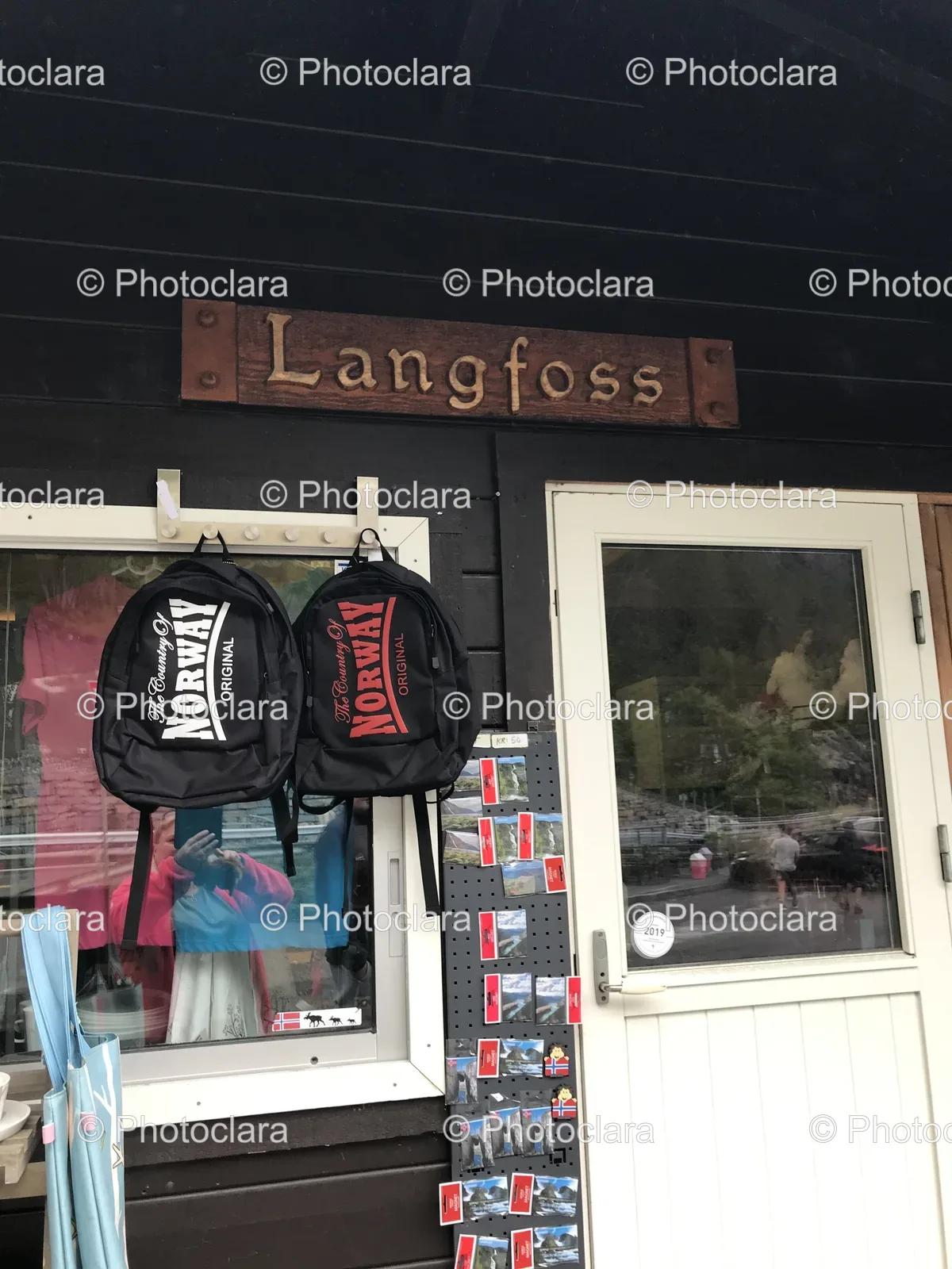 Storefront-with-Backpacks-Display-Norway.jpg