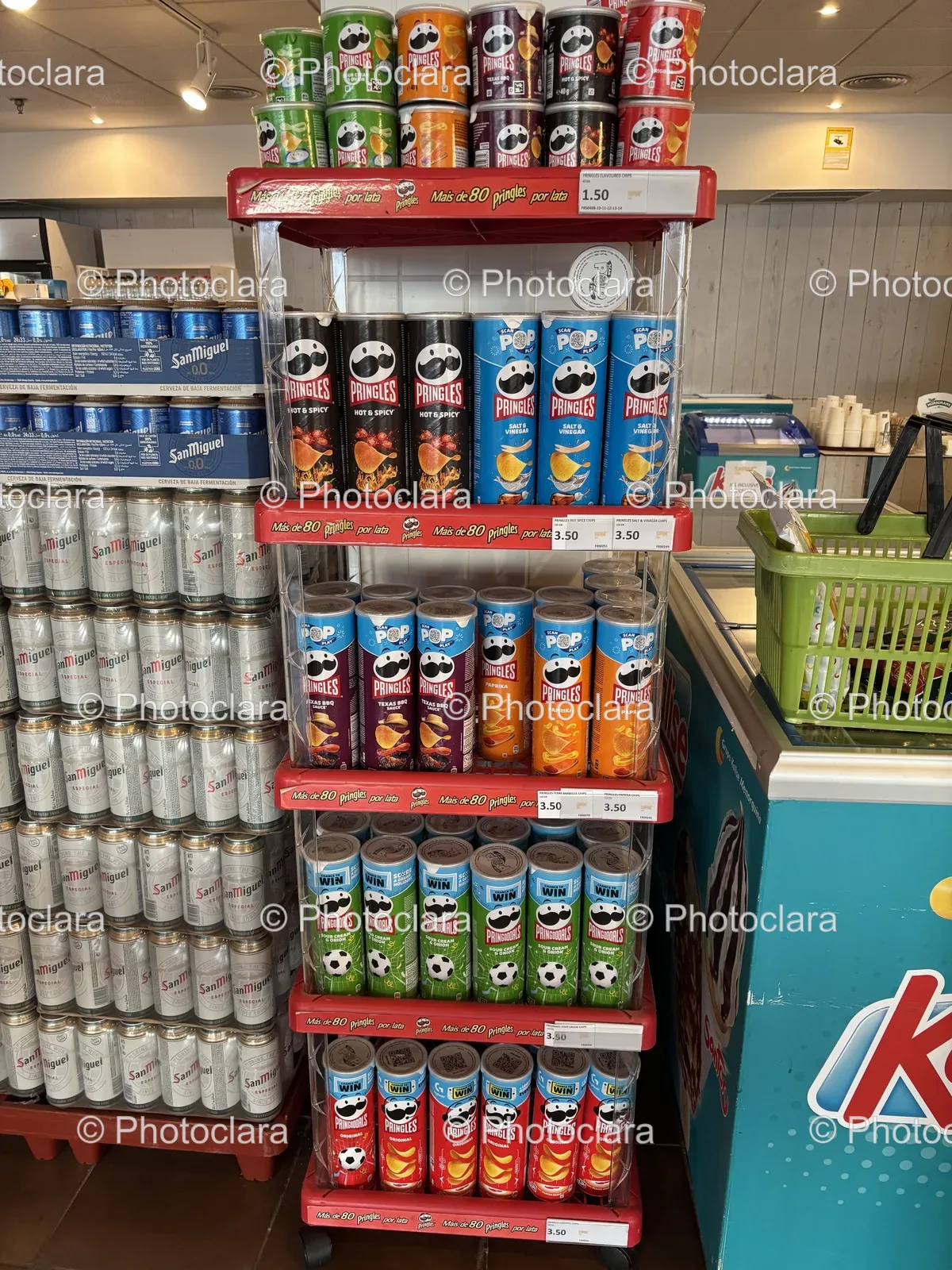 Shelf-Display-with-Pringles-and-Snacks.jpg