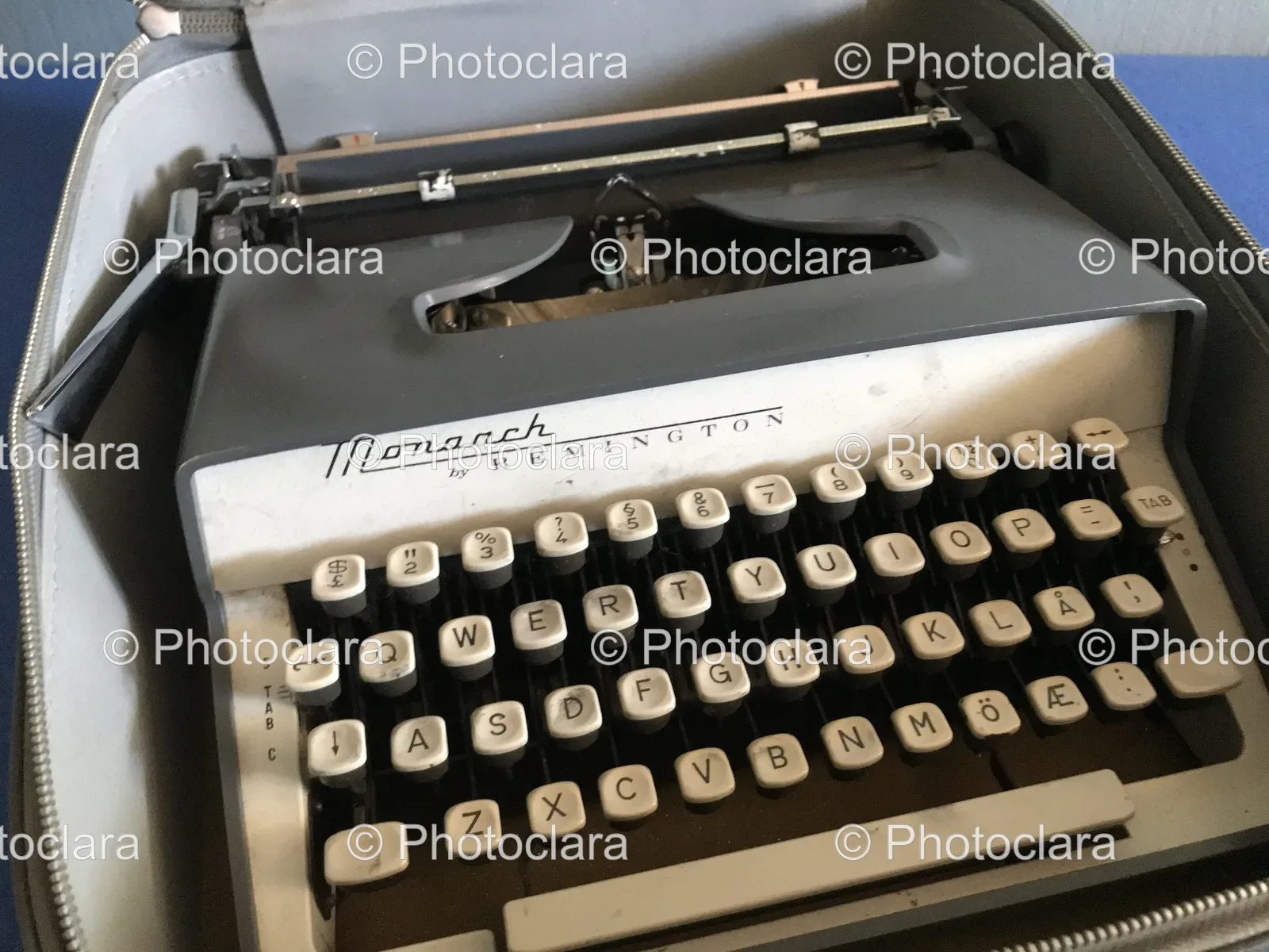 Vintage-Monarch-Typewriter-by-Remington.jpg