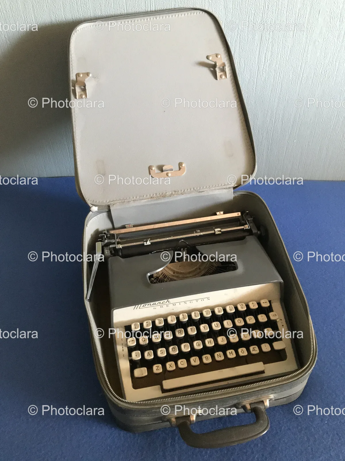 Vintage-Monarch-Typewriter-in-a-Suitcase.jpg