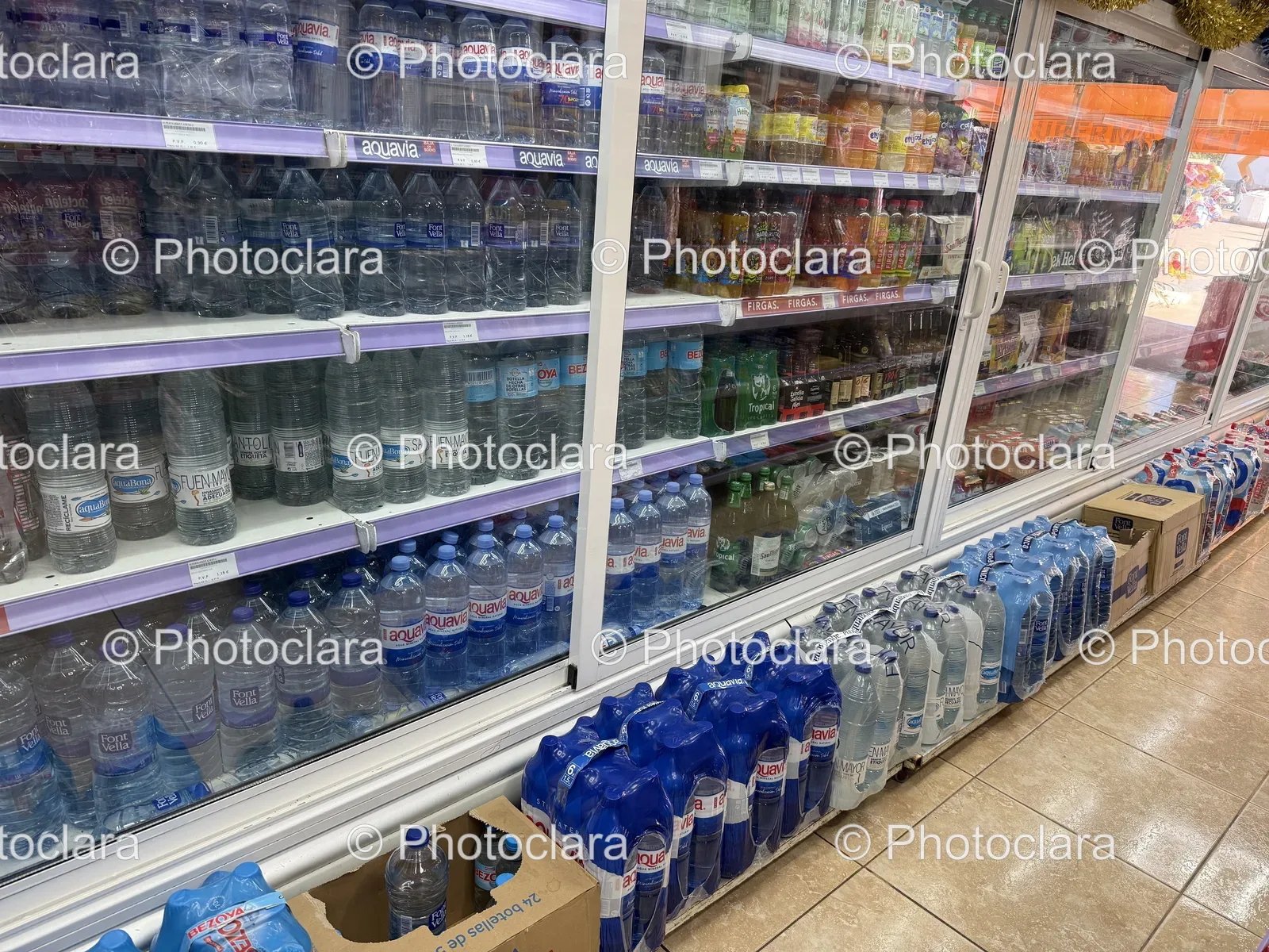 Retail-Display-of-Water-Bottles.jpg