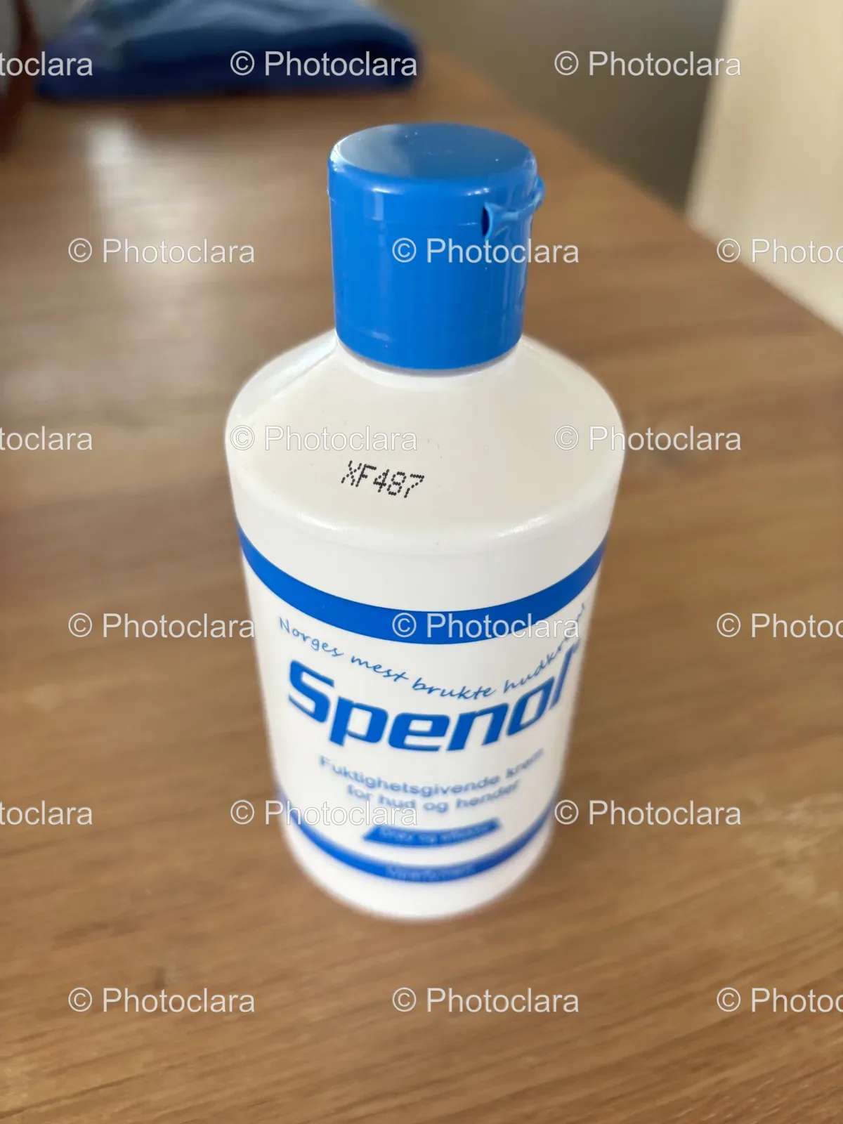 White-Bottle-with-Blue-Cap-XF487.jpg