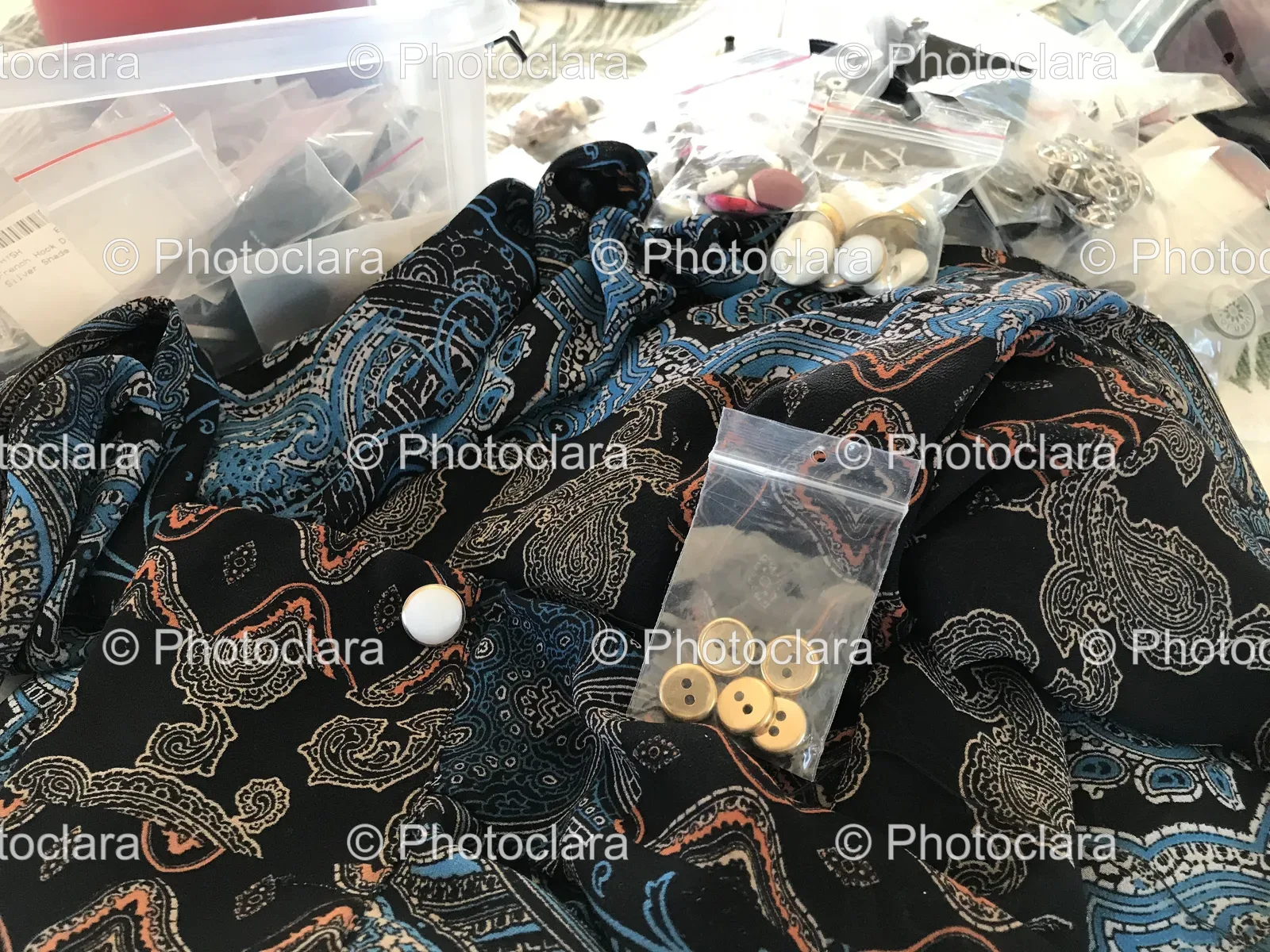 Bag-of-Assorted-Buttons.jpg