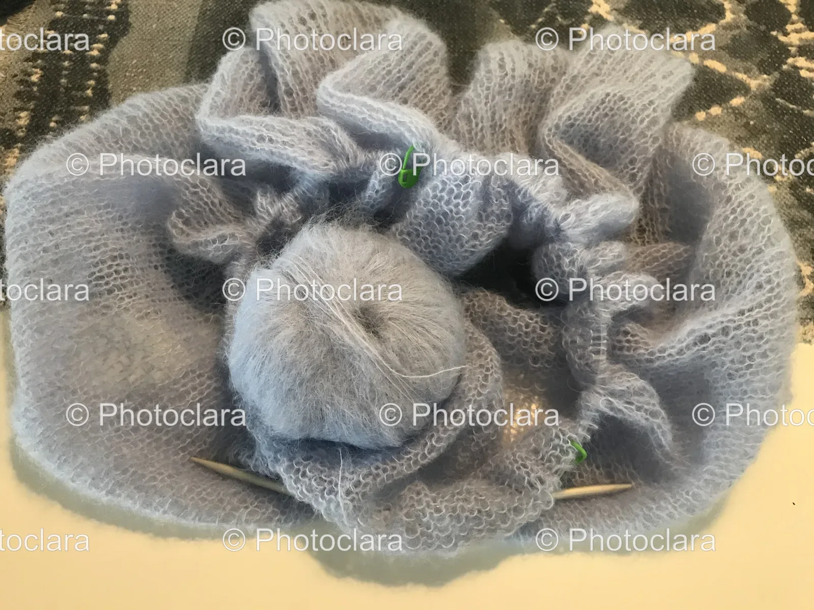 soft-yarn-on-fabric.jpg