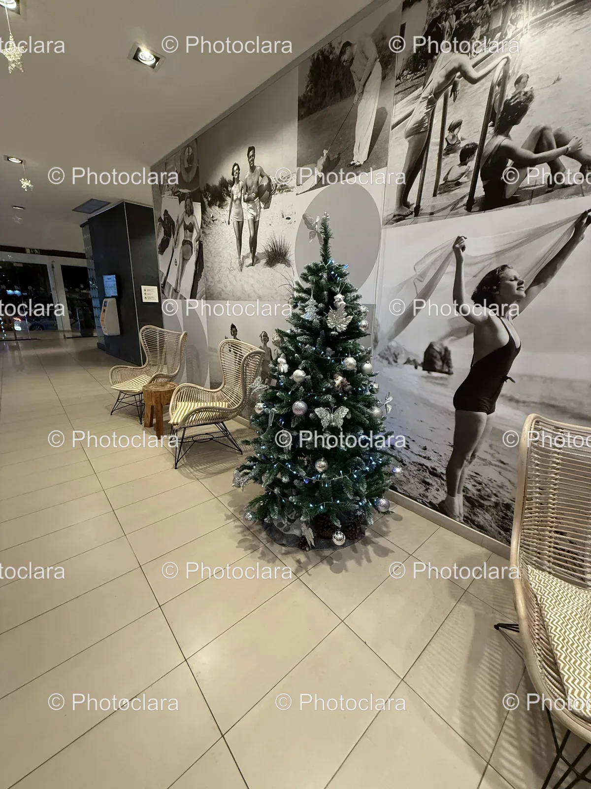 Christmas-Tree-in-Cozy-Interior.jpg