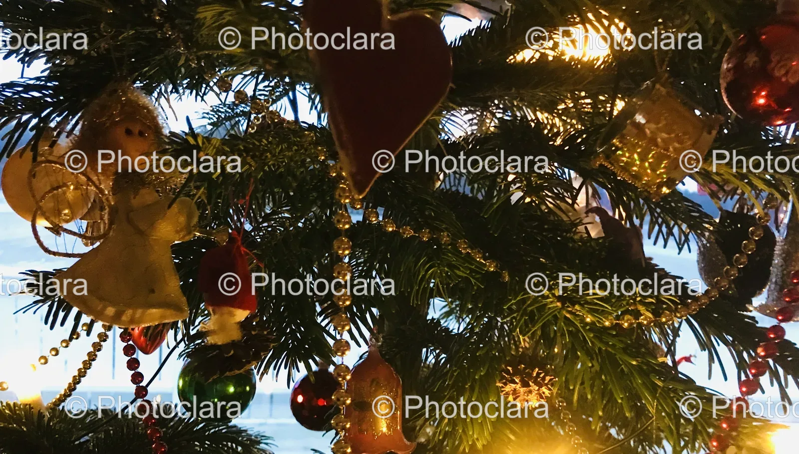 Christmas-Tree-with-Ornaments.jpg