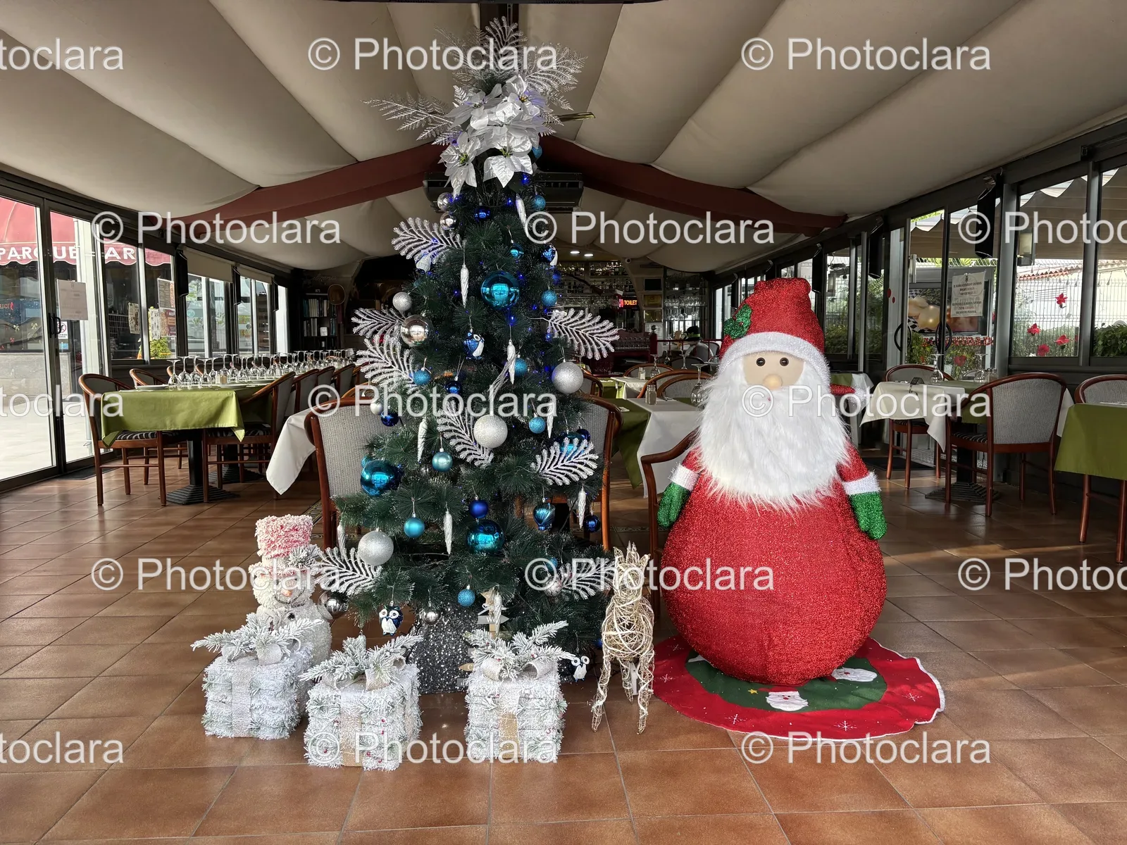 festive-christmas-tree-toy-santa.jpg