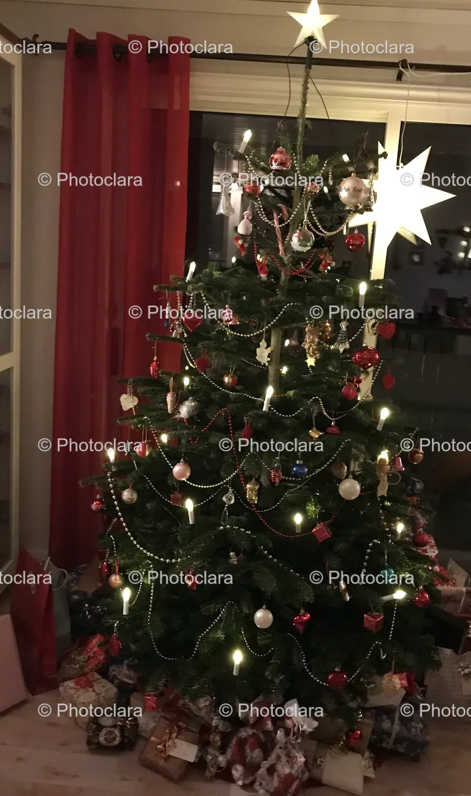 festive-christmas-tree-with-ornaments-and-lights.jpg