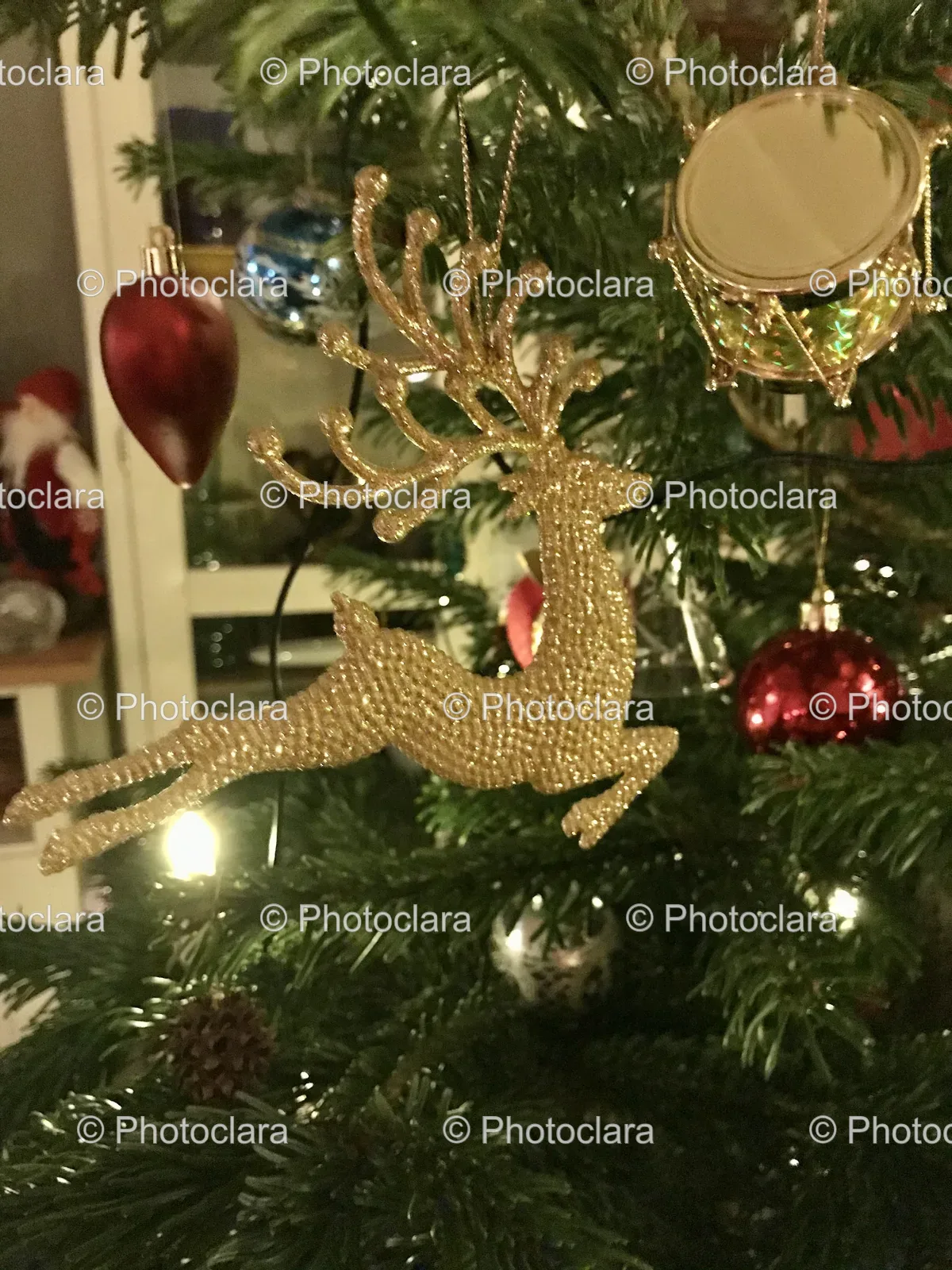 festive-christmas-tree-with-ornaments.jpg
