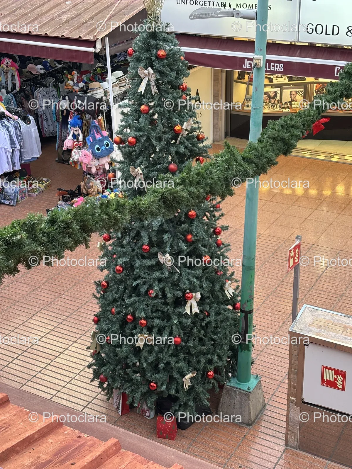Magical-Christmas-Tree-in-a-Mall.jpg