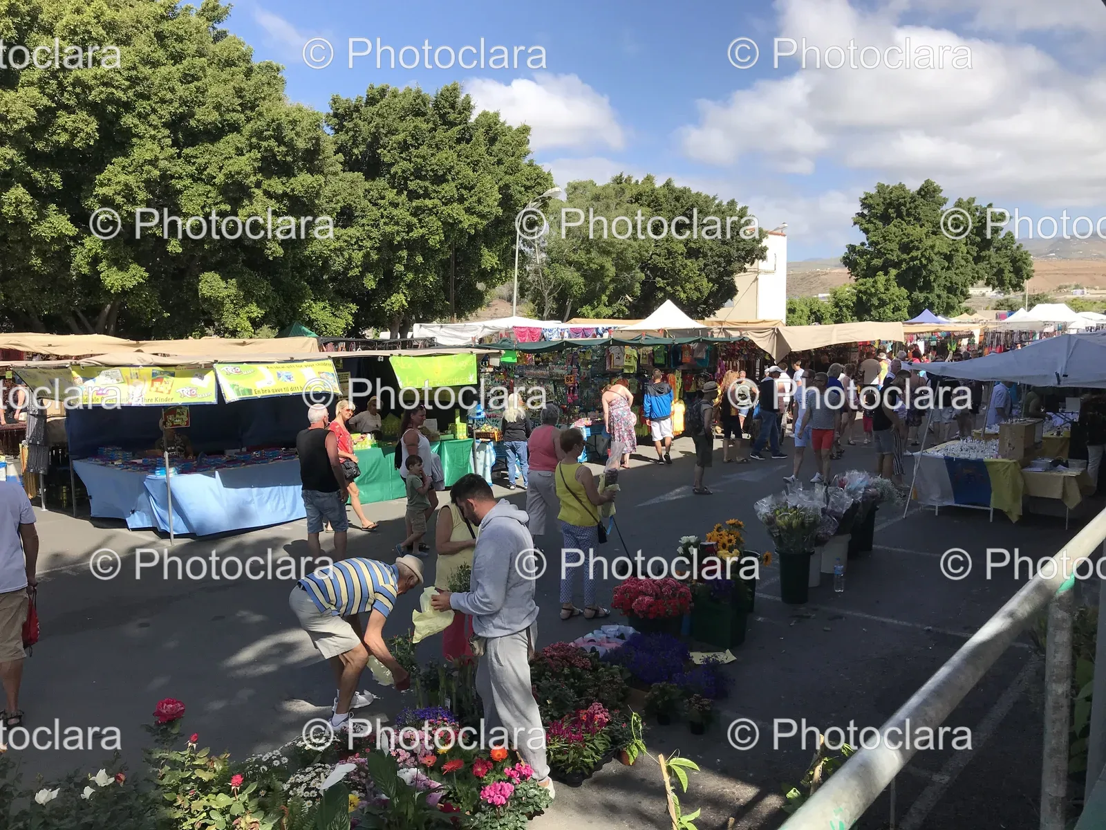 bustling-market-scene.jpg
