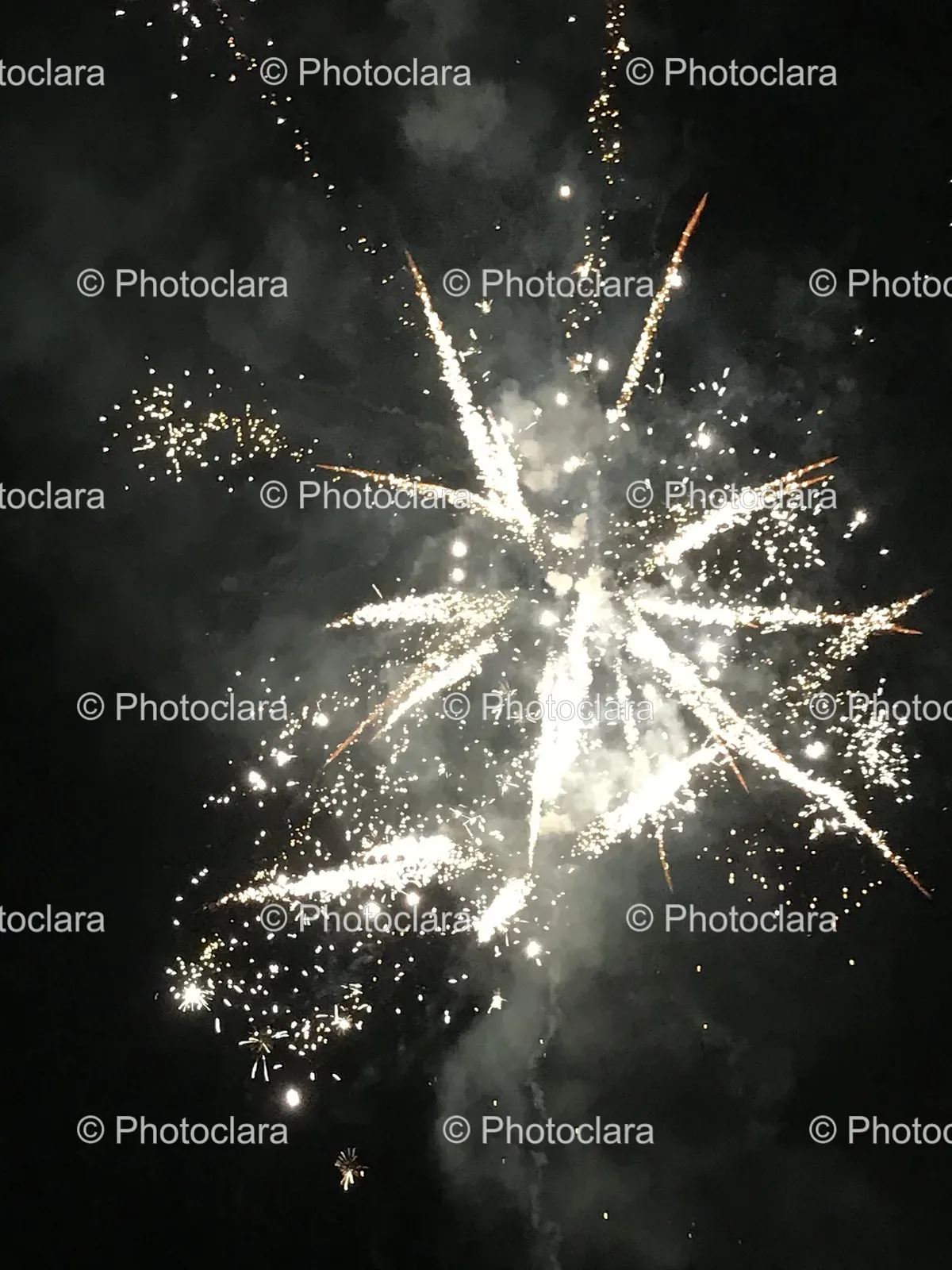 new-years-eve-fireworks-celebration-night-sky.jpg