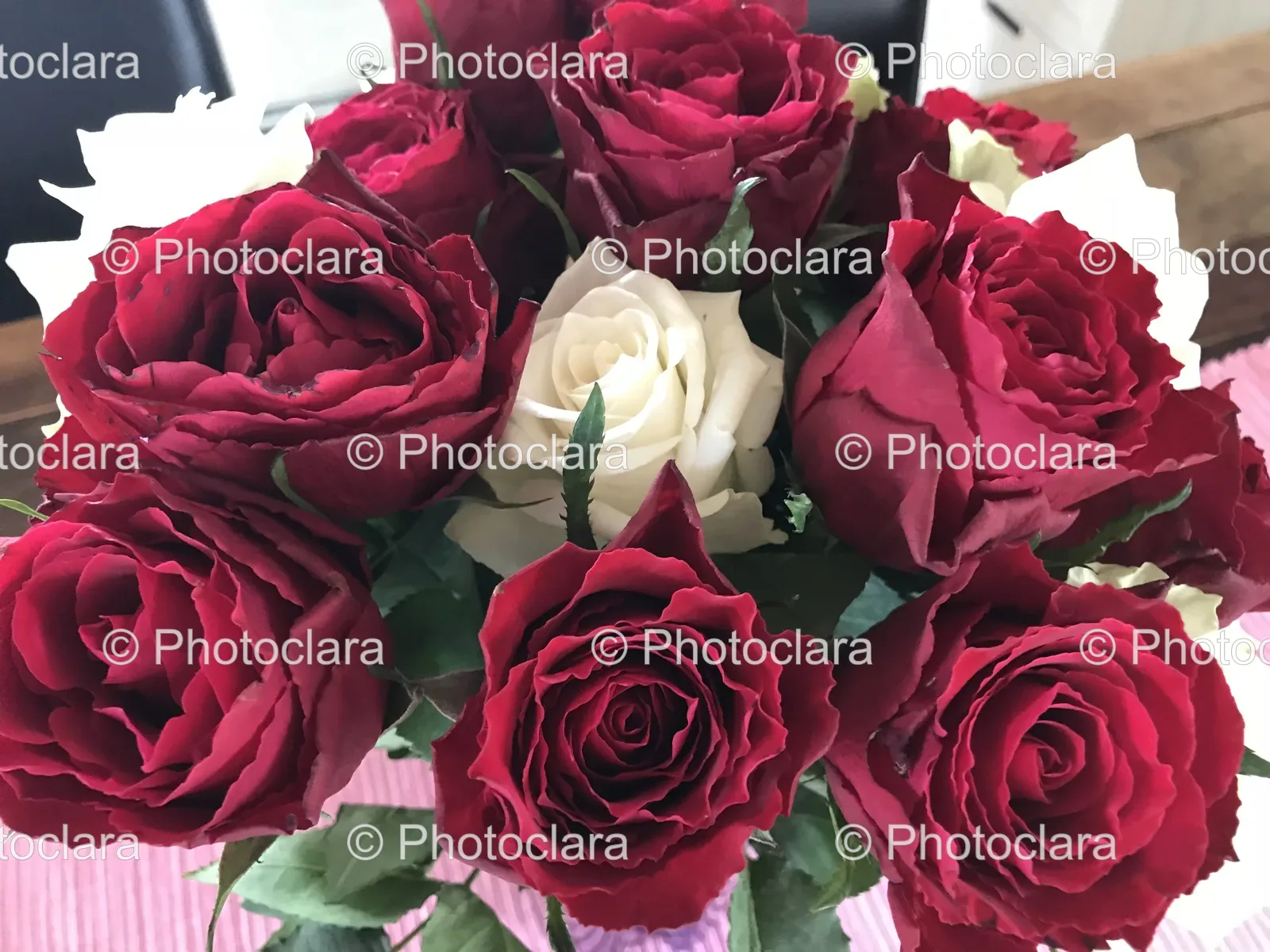 bouquet-of-red-and-white-roses.jpg