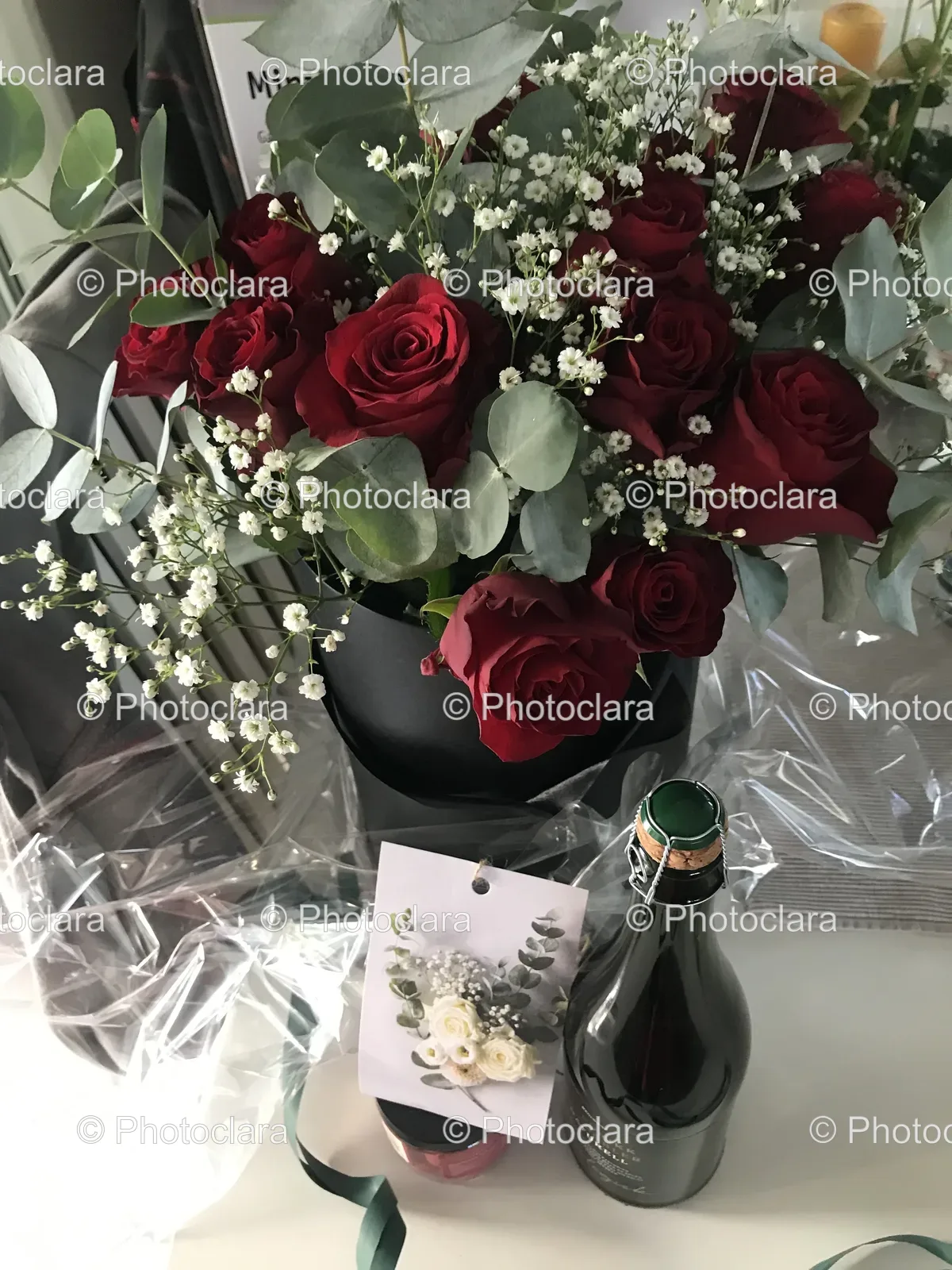Bouquet-of-Red-Roses-and-Champagne.jpg