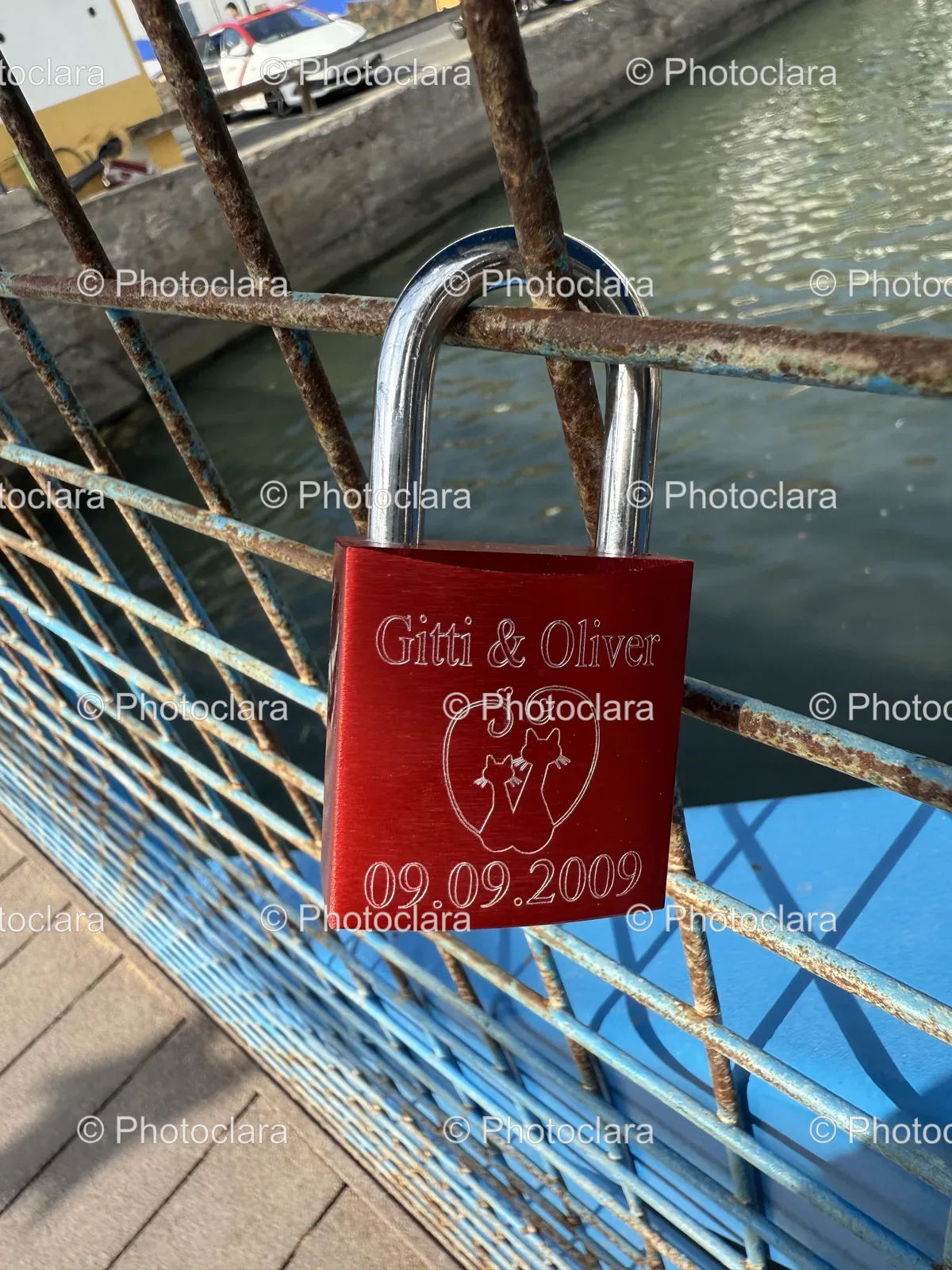 Romantic-Love-Lock-Hearts-Gitti-Oliver.jpg