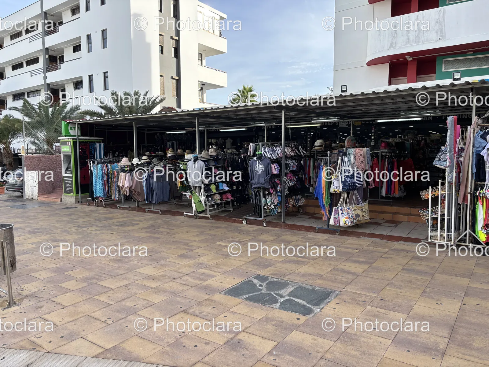 Chic-Clothing-Store-Display.jpg