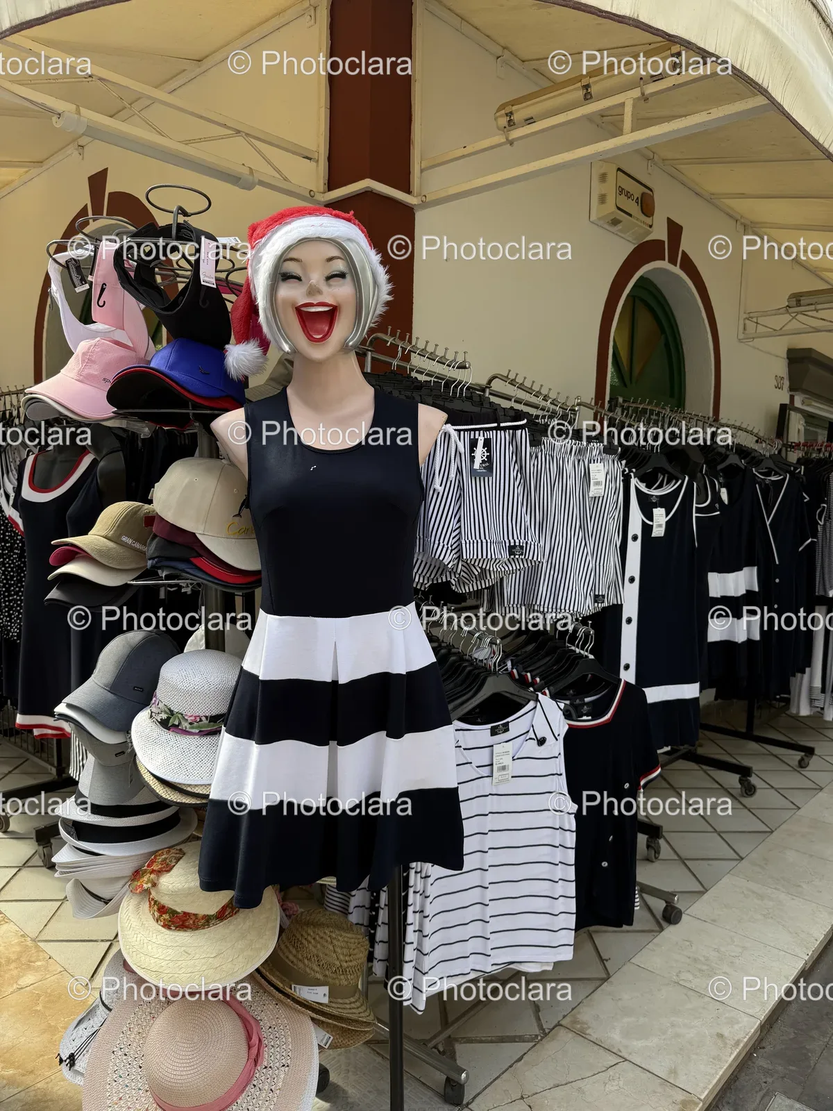 Chic-Mannequin-Display-in-Gran-Canaria-Boutique.jpg