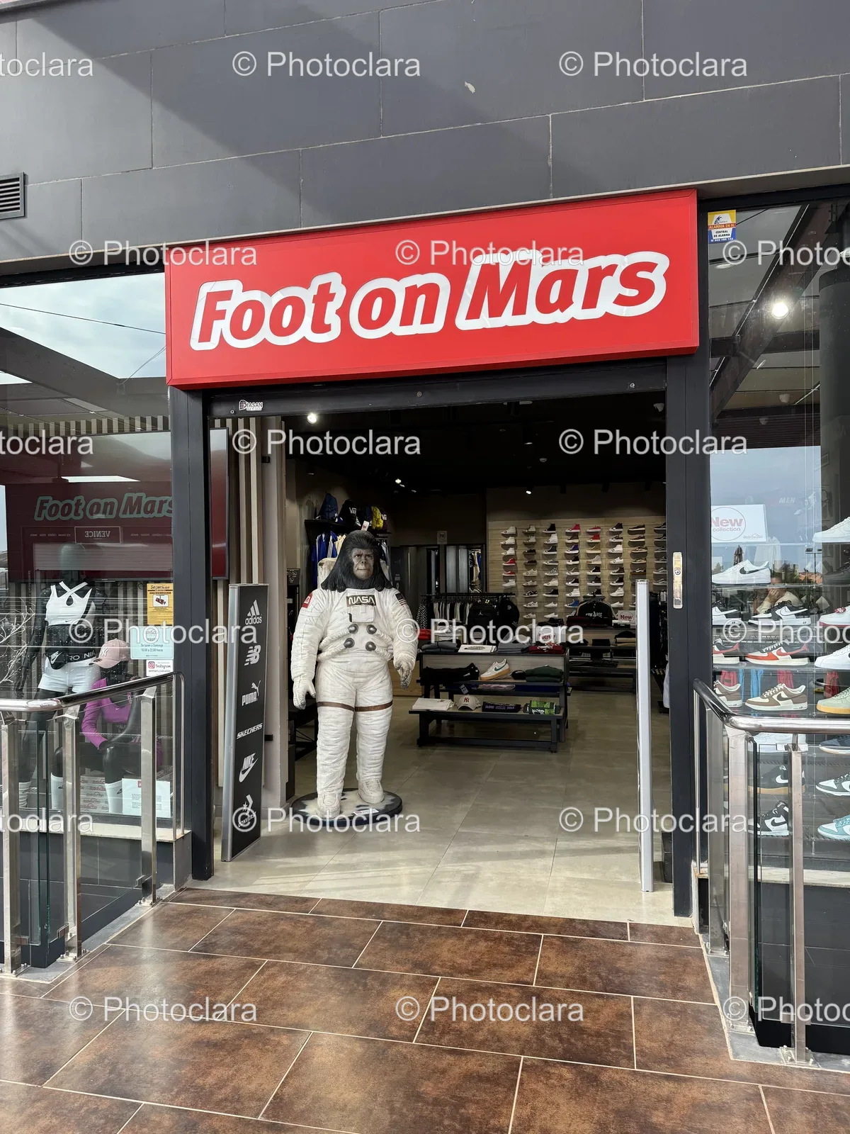 futuristic-storefront-space-theme-display.jpg