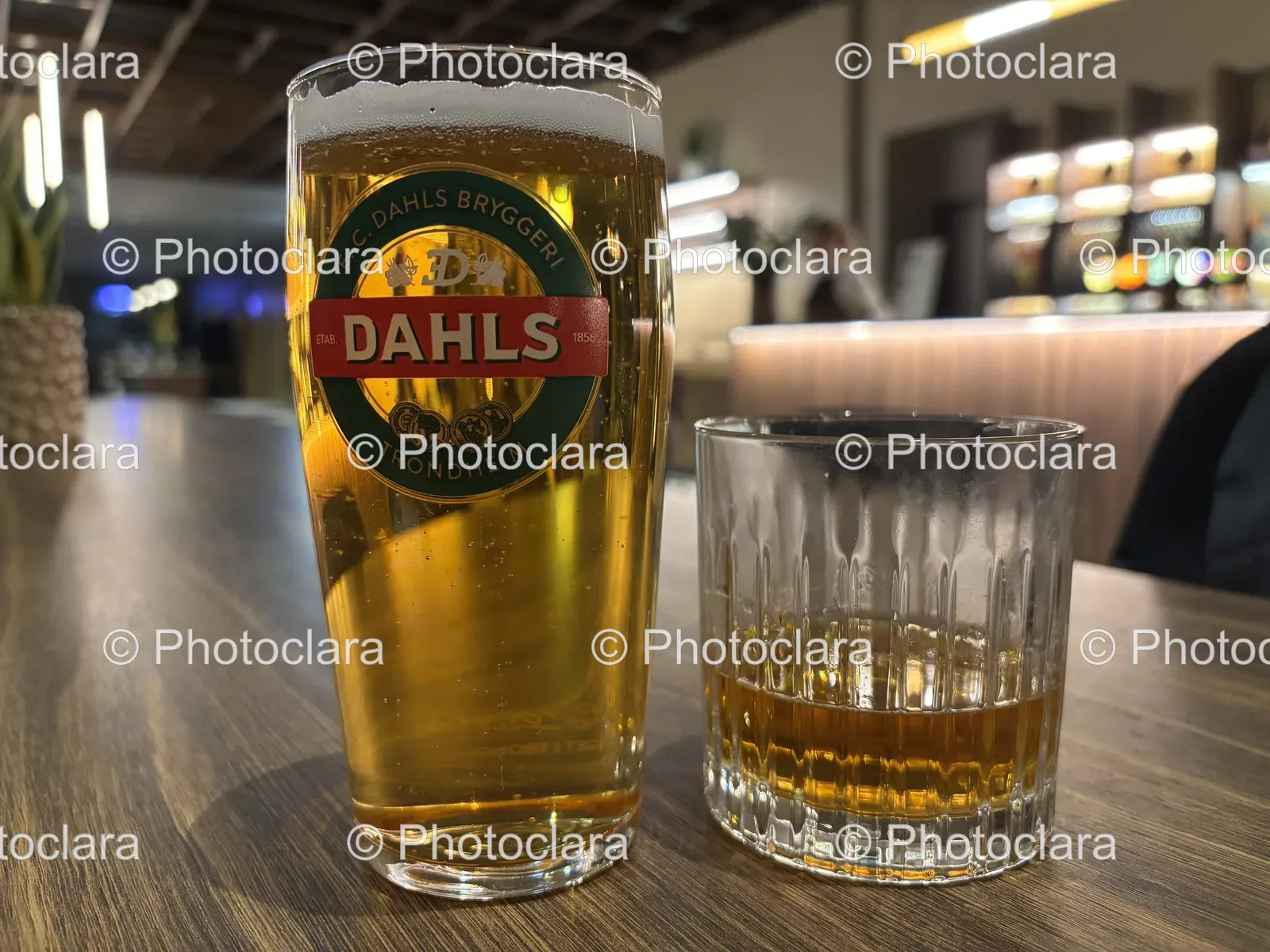 Beer-and-Amber-Drink-at-Dahls-Bryggeri.jpg