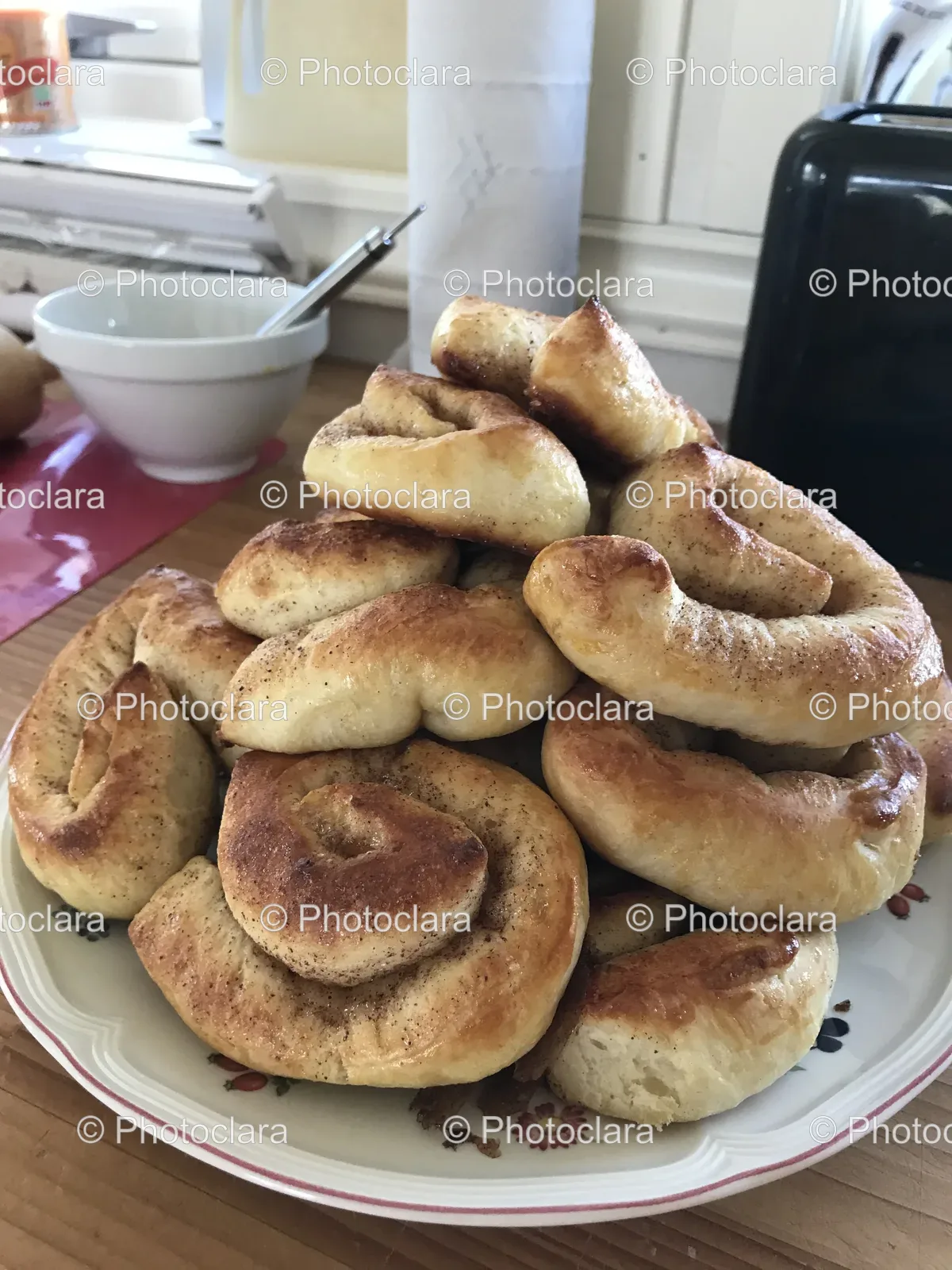 Delicious-Cinnamon-Rolls-Plate.jpg