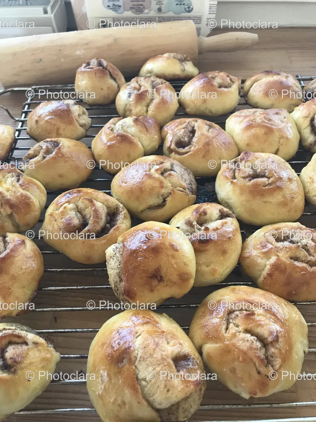 freshly-baked-artisan-goods-on-cooling-rack.jpg