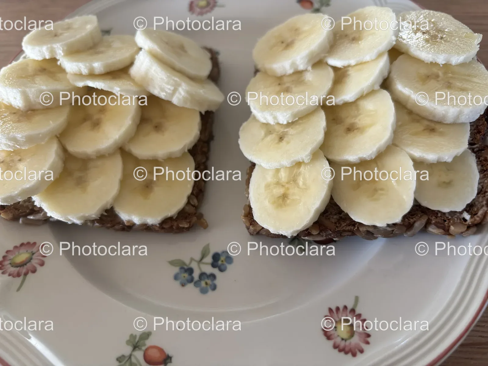 banana-desserts-on-plate.jpg