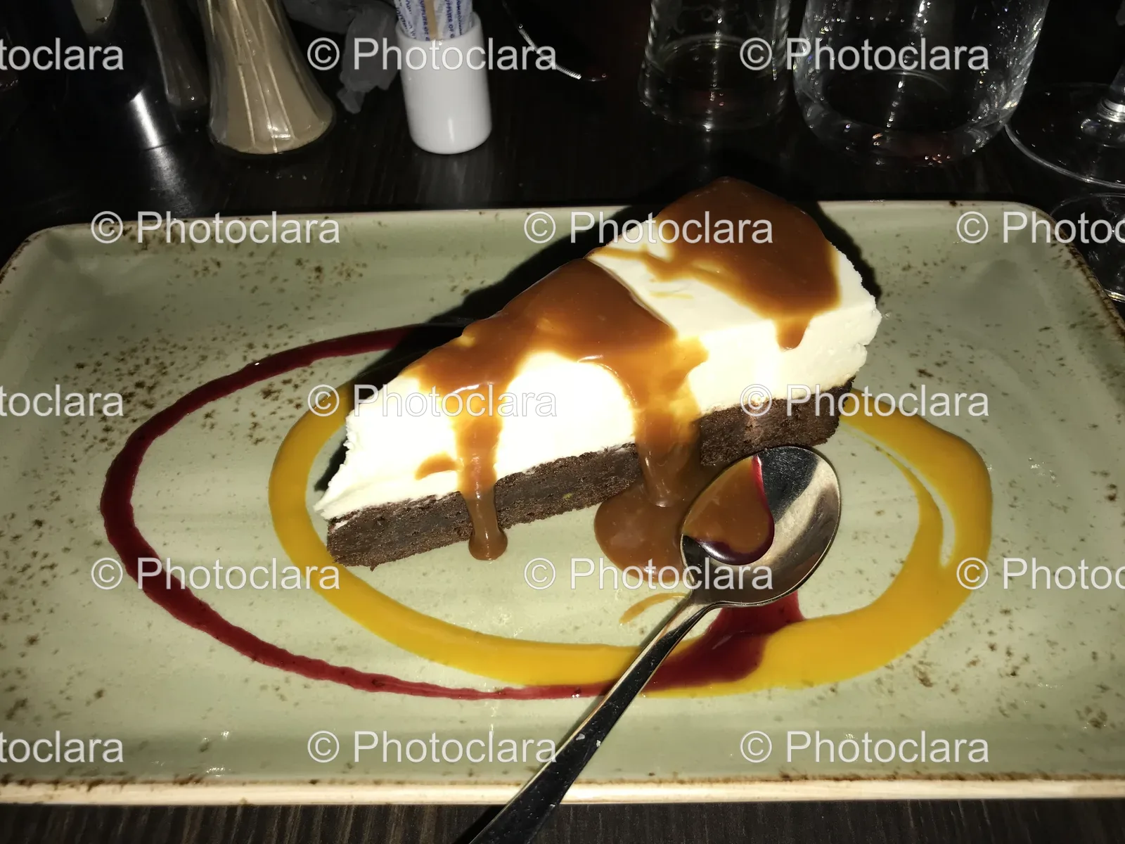 Caramel-Dripped-Cake-Slice.jpg