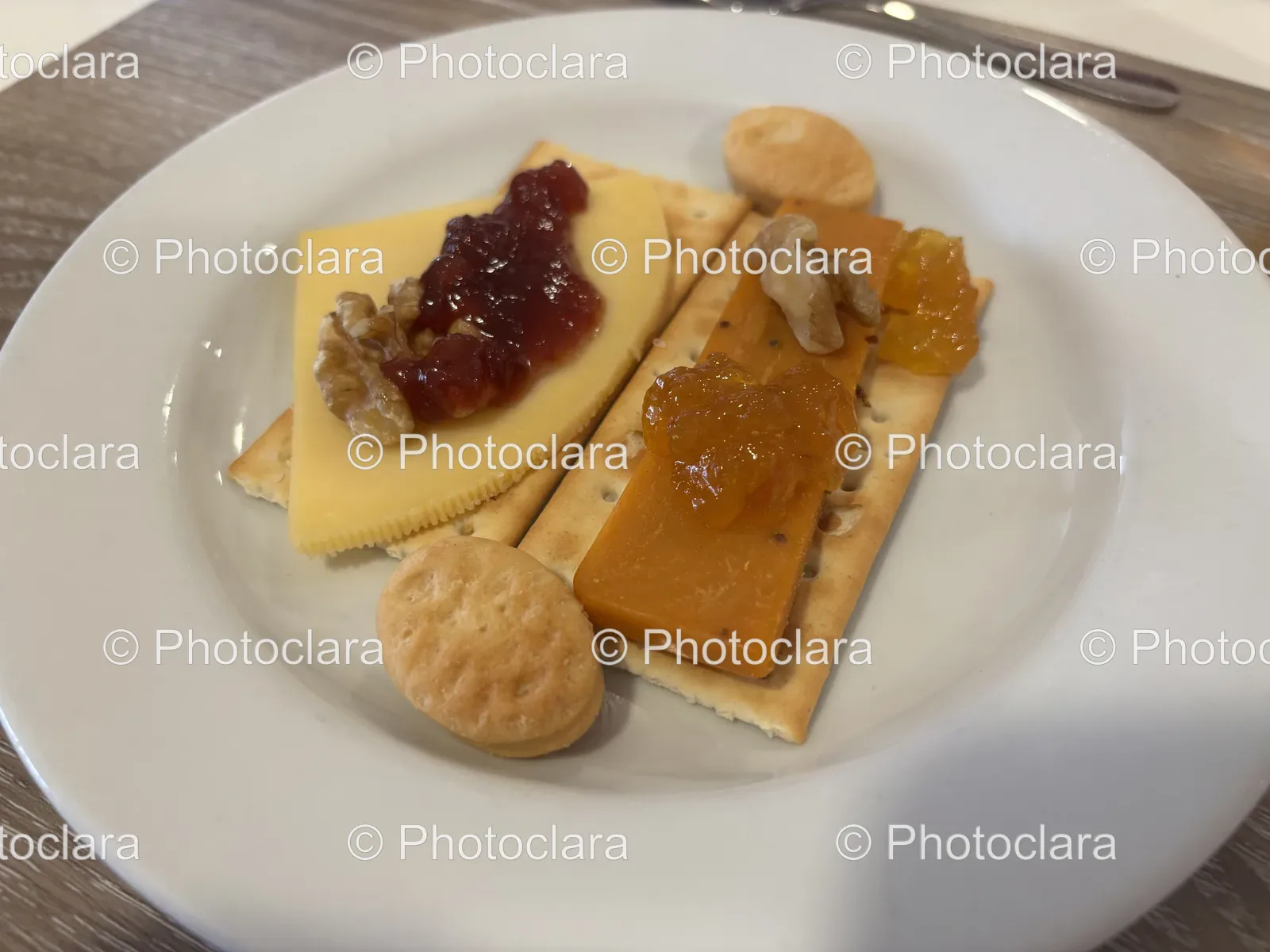 Crackers-with-Jam-and-Nuts-Delight.jpg