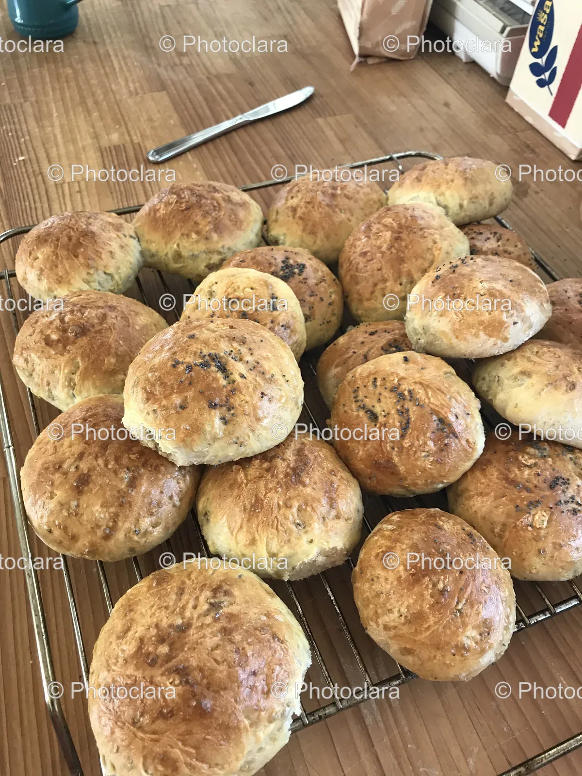 Freshly-Baked-Bread-Rolls-on-Cooling-Rack.jpg