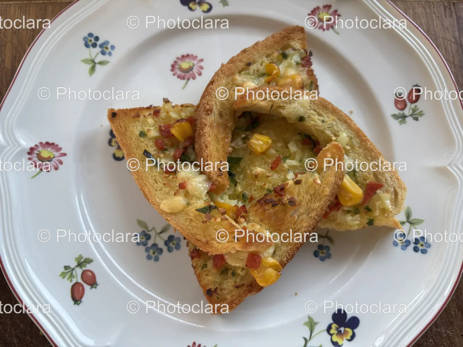 Gourmet-Bread-on-a-Plate.jpg