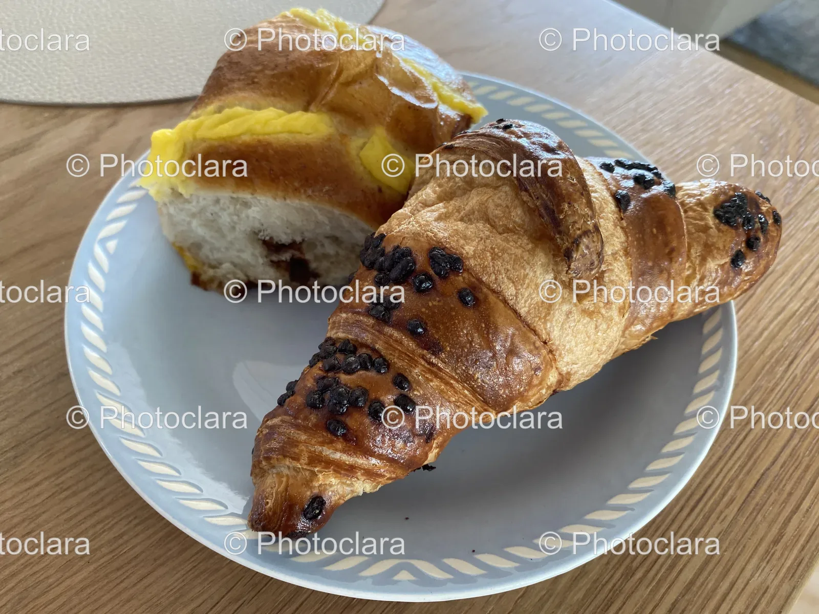 plate-of-croissants-on-table.jpg