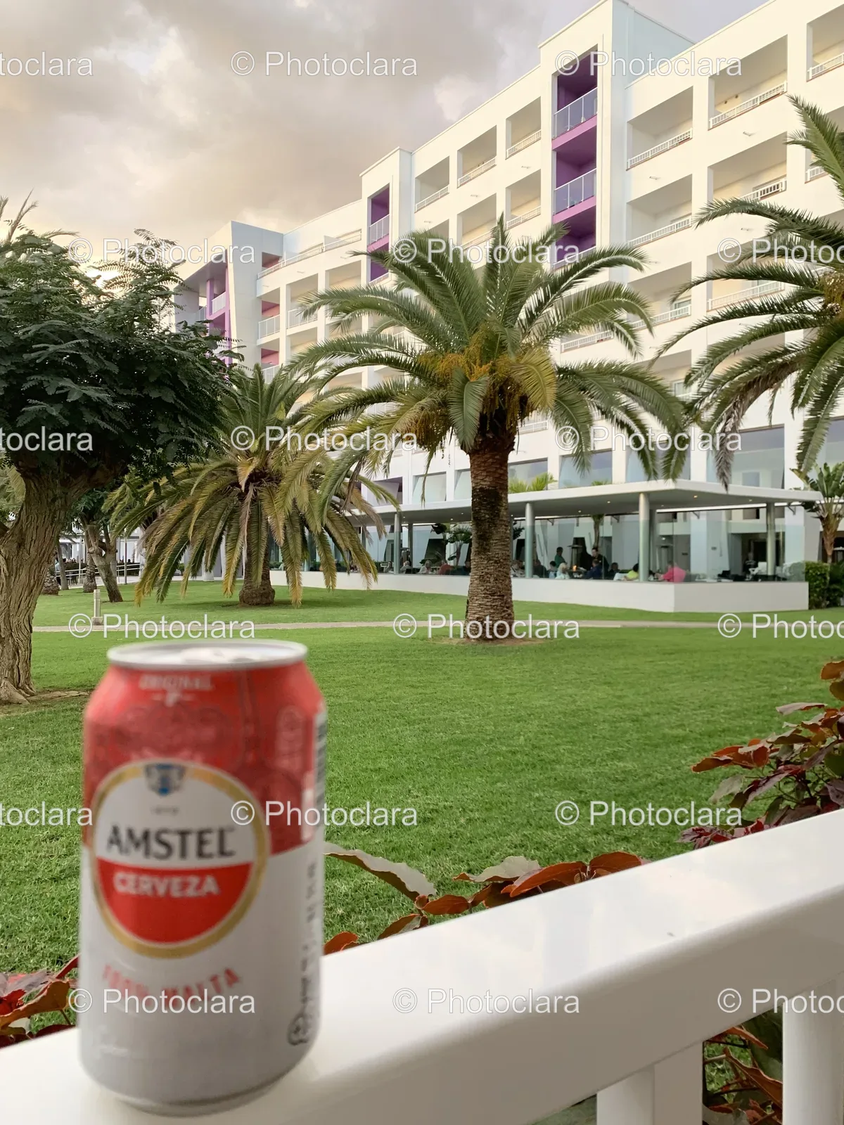 amstel-cerveza-can-in-front-of-a-building.jpg