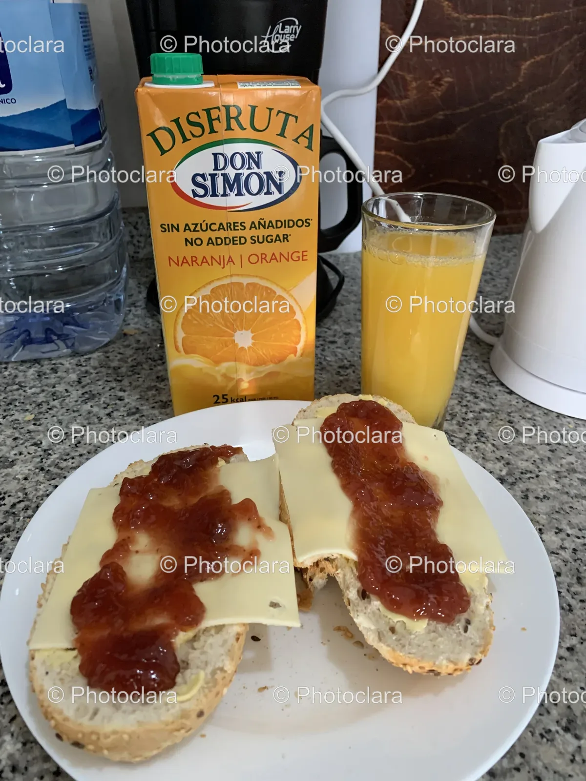 delicious-breakfast-bread-jam-cheese.jpg