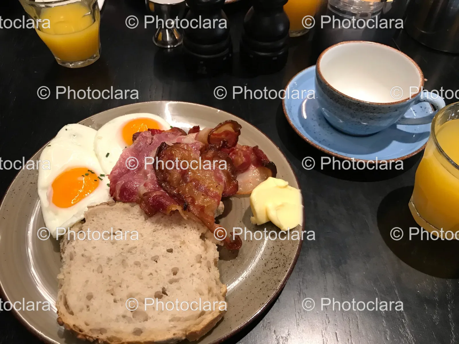 delicious-breakfast-plate-with-orange-juice.jpg