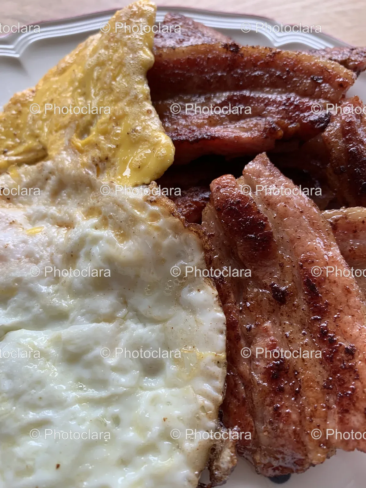 hearty-bacon-and-eggs-plate.jpg