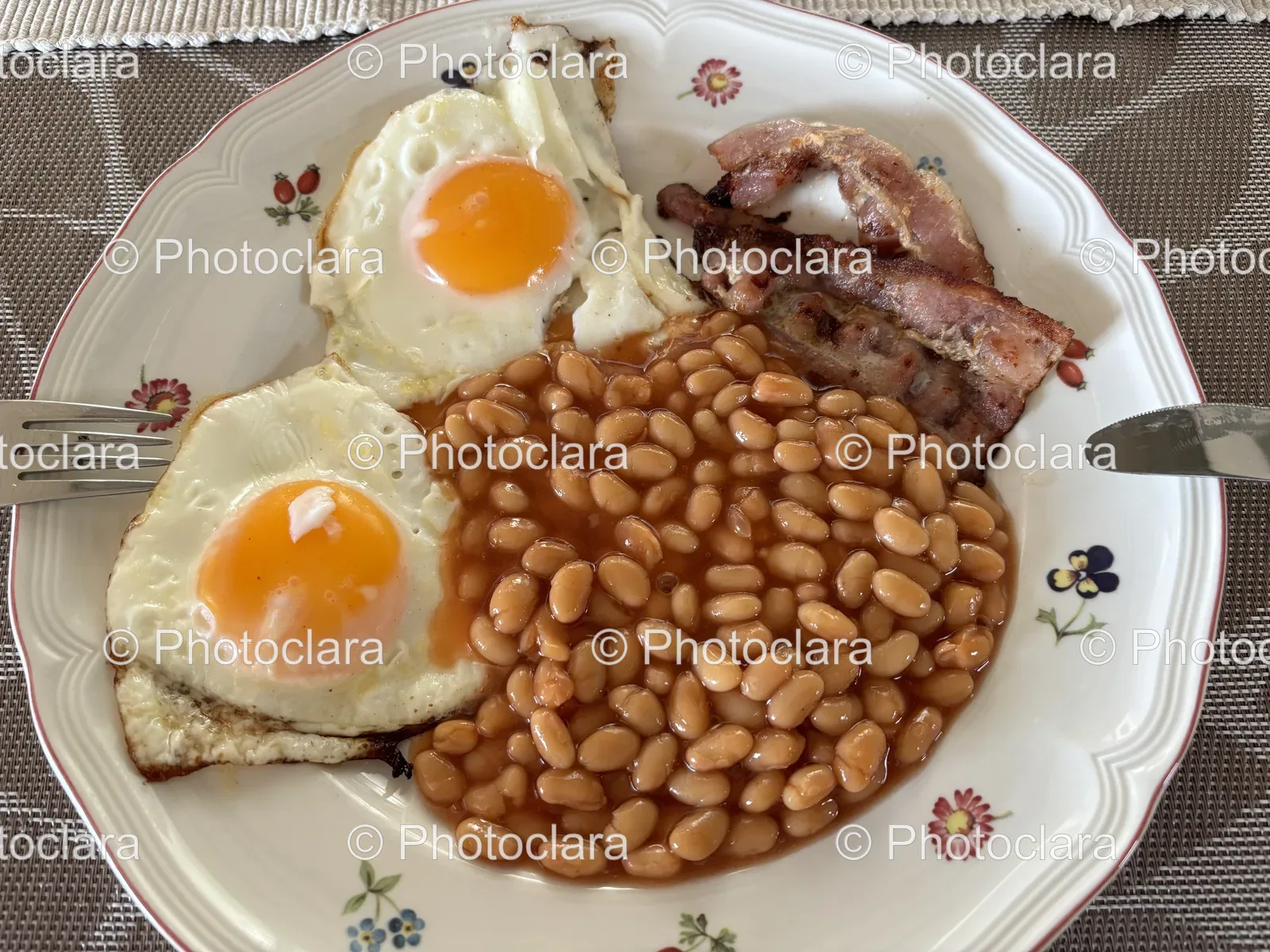 plate-of-beans-and-eggs.jpg