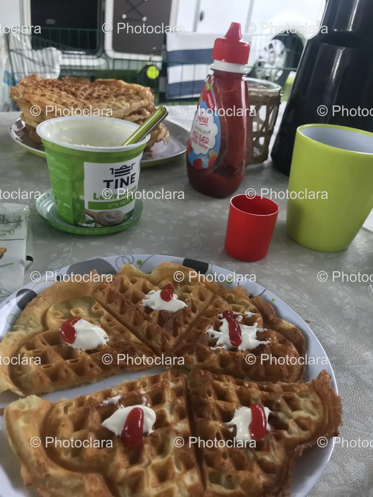waffles-with-ketchup-and-sauces.jpg