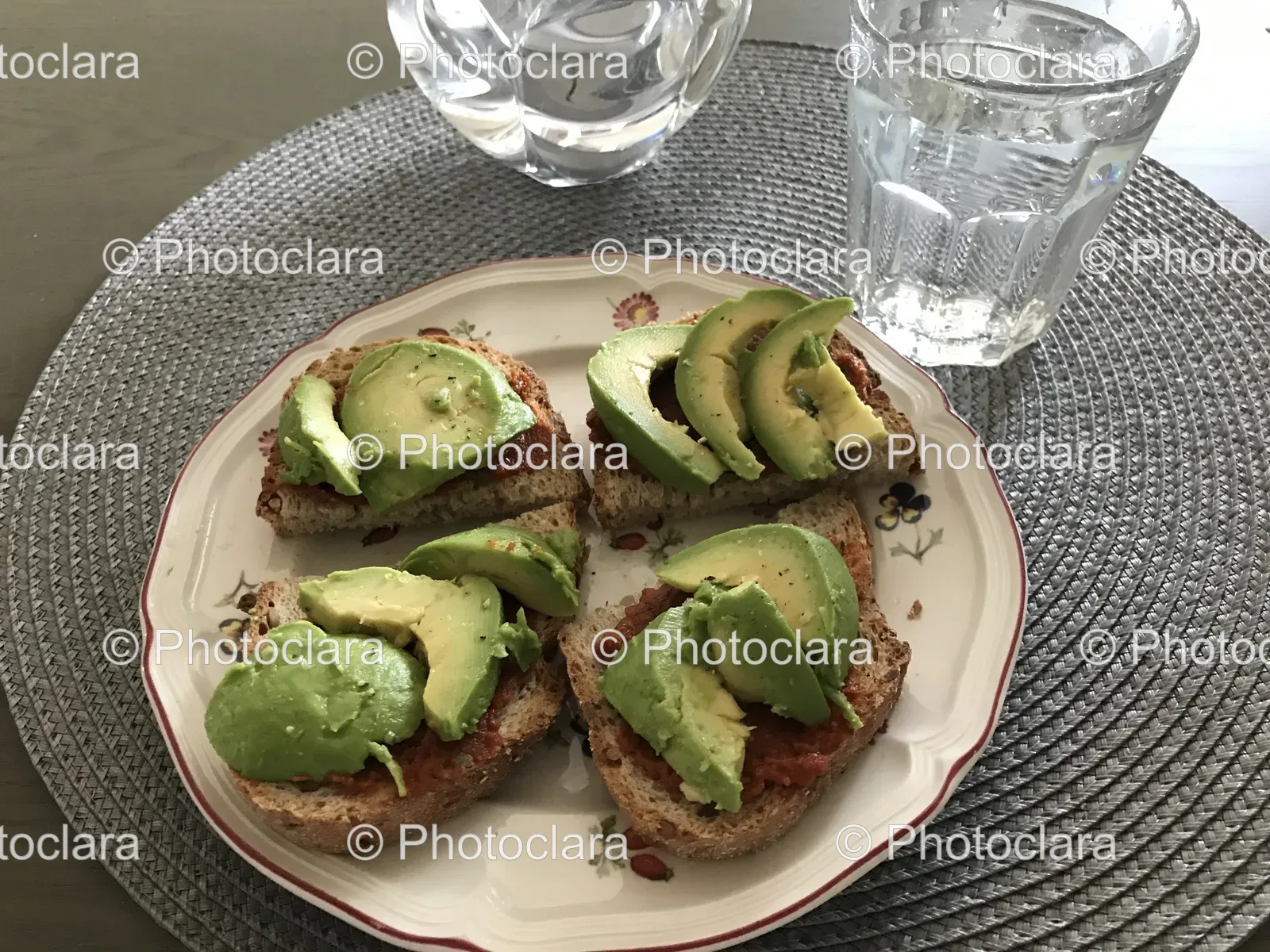 delicious-avocado-toasts-on-a-plate.jpg
