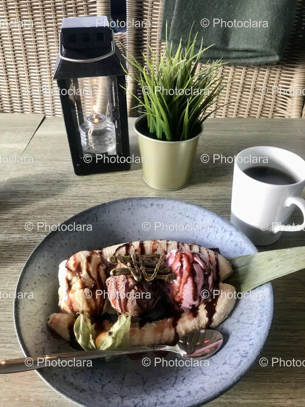 Delicious-Banana-Split-with-Coffee.jpg
